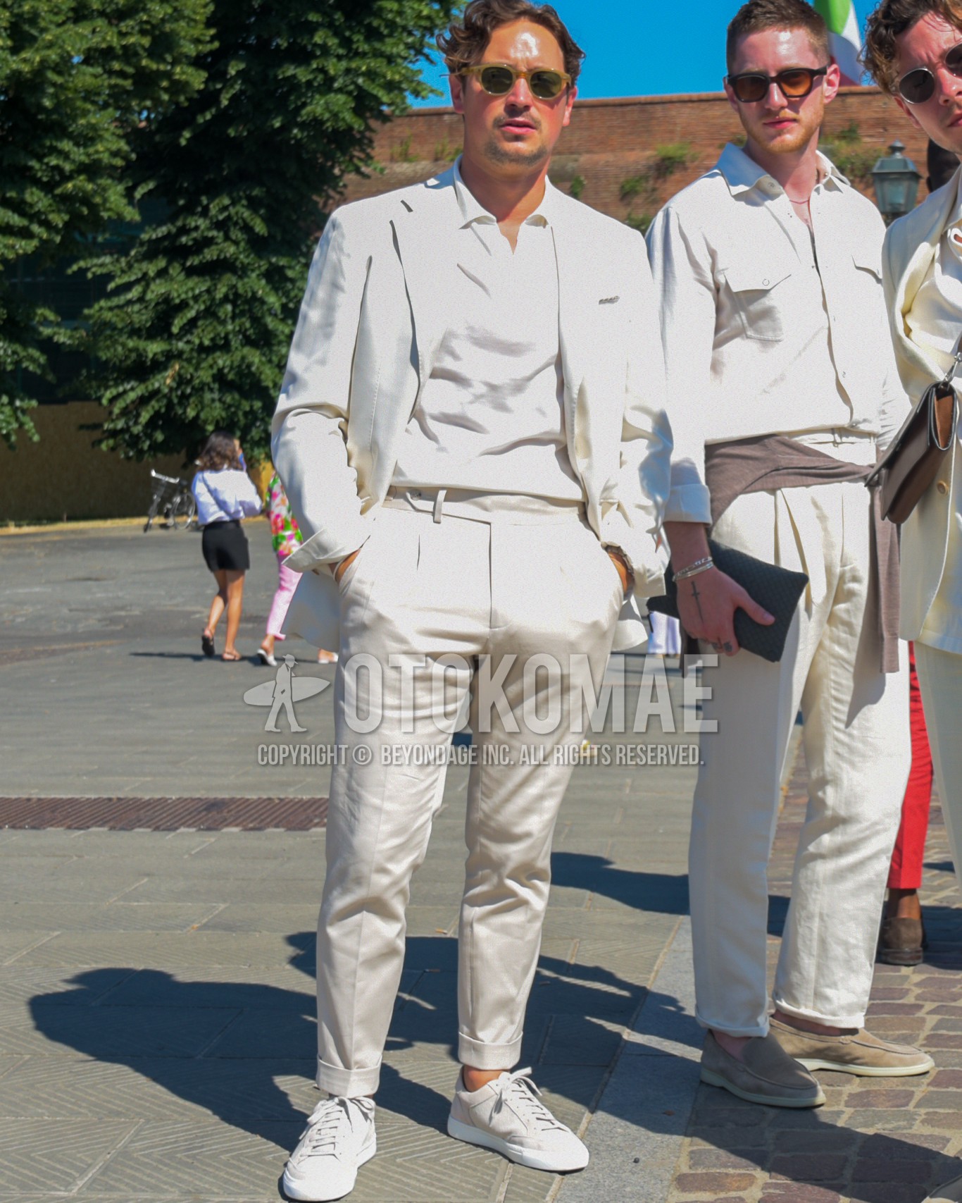 Men's spring summer autumn outfit with olive green plain sunglasses, white plain shirt, white low-cut sneakers, white plain suit.