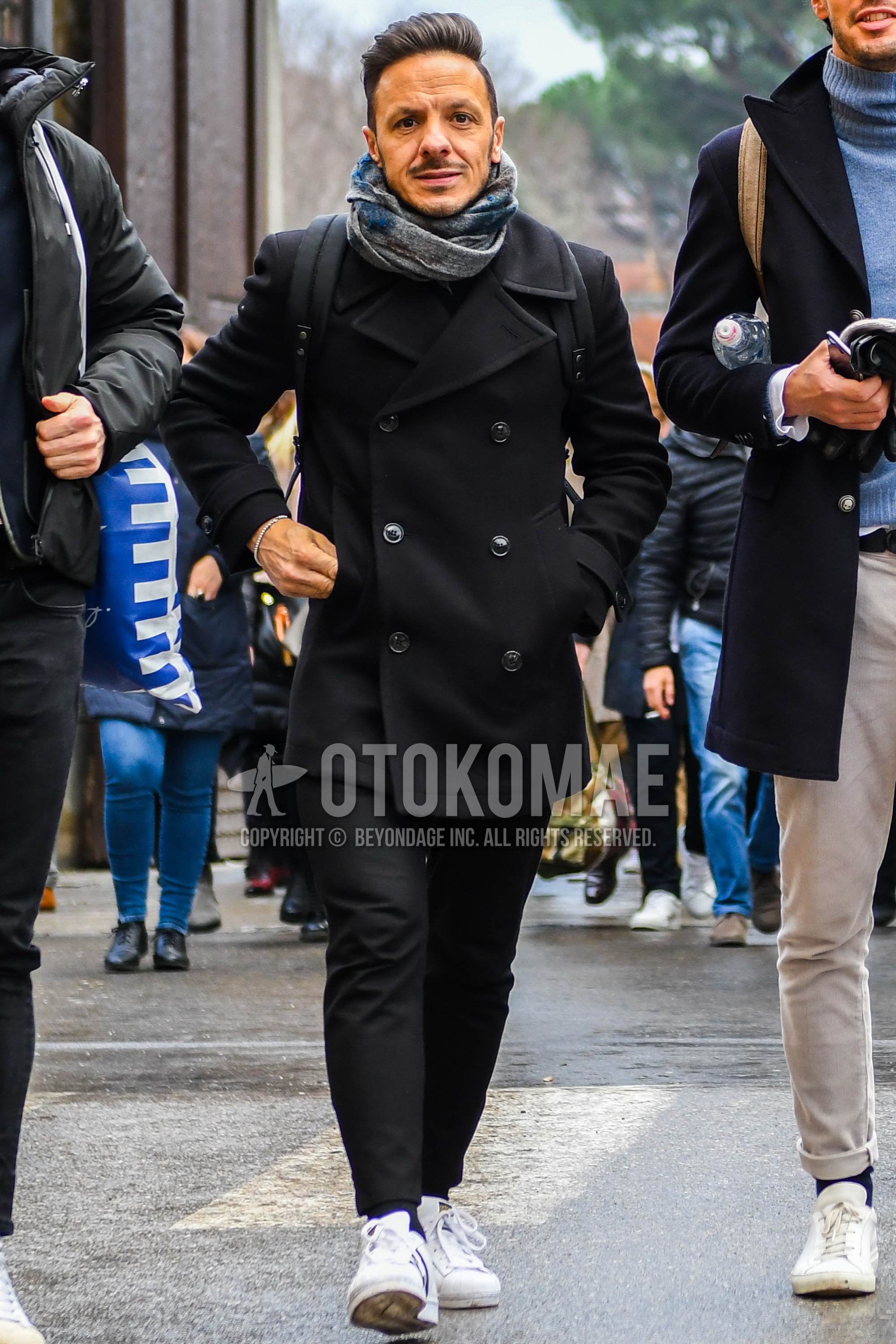 Men's outfit with gray scarf scarf, black plain p coat, black plain ankle pants, white low-cut sneakers.