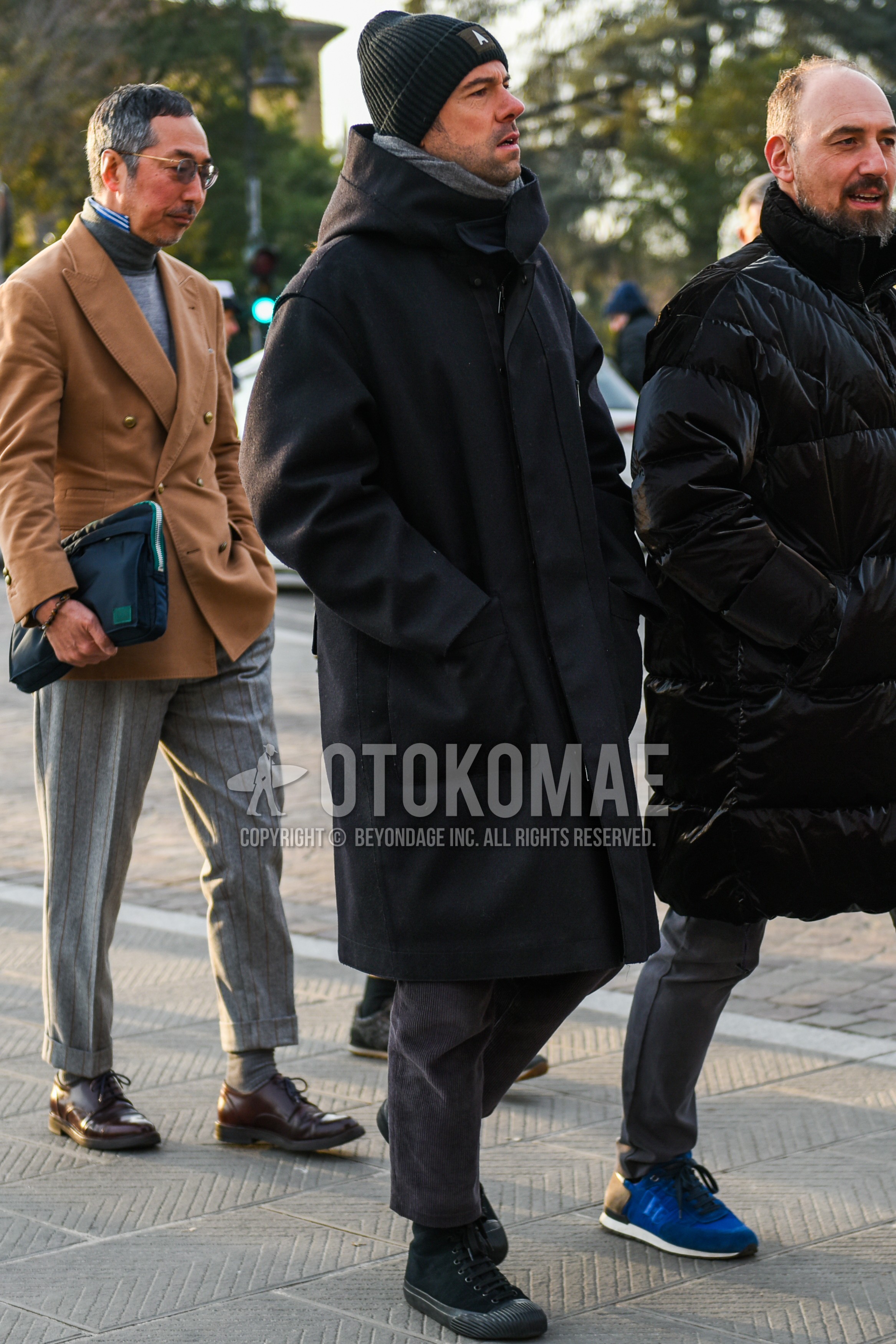 Men's autumn winter outfit with black plain knit cap, black plain hooded coat, gray plain winter pants (corduroy,velour), gray plain ankle pants, black high-cut sneakers.