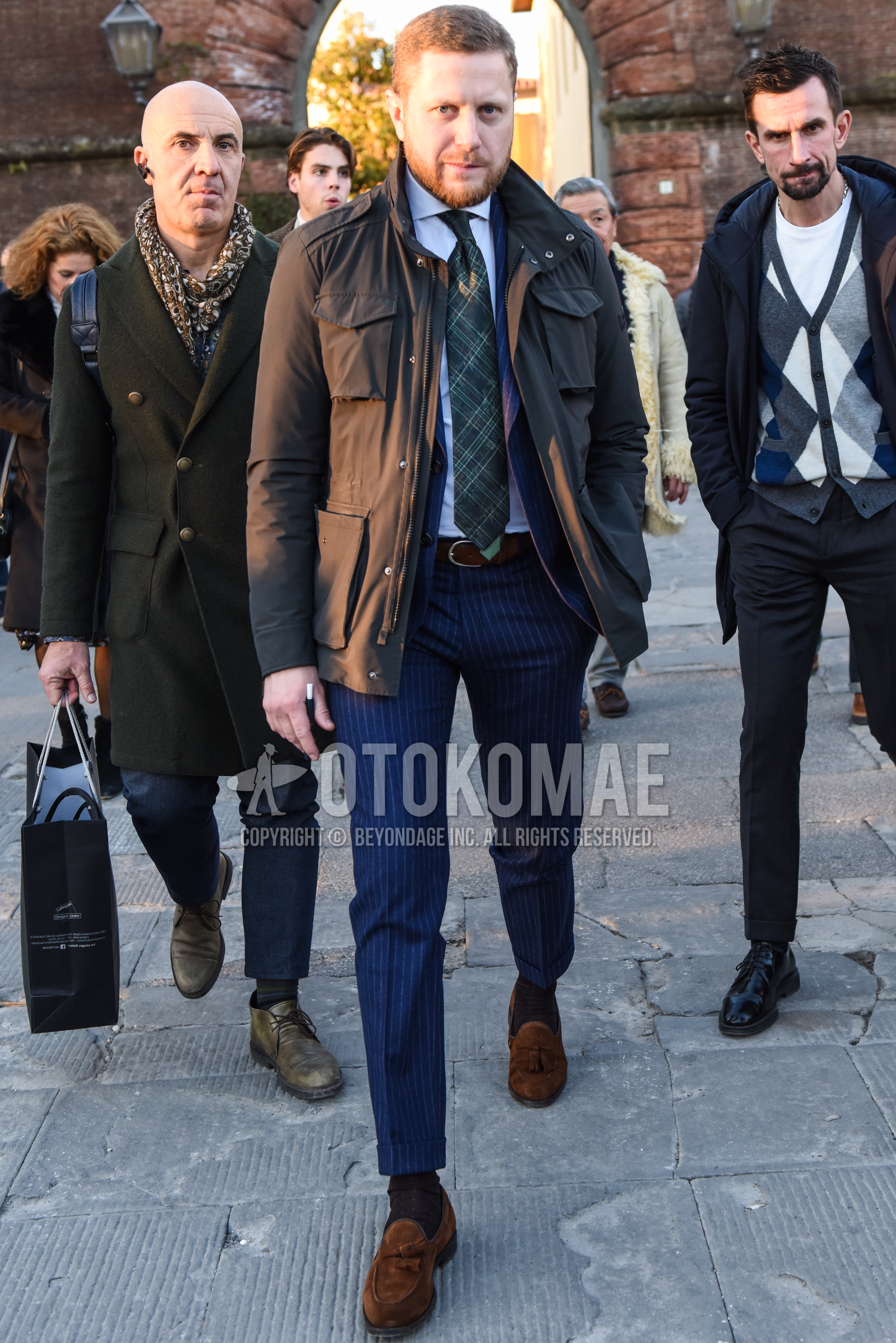 Men's autumn winter outfit with gray plain M-65, white plain shirt, brown plain leather belt, brown plain socks, brown tassel loafers leather shoes, green necktie necktie.