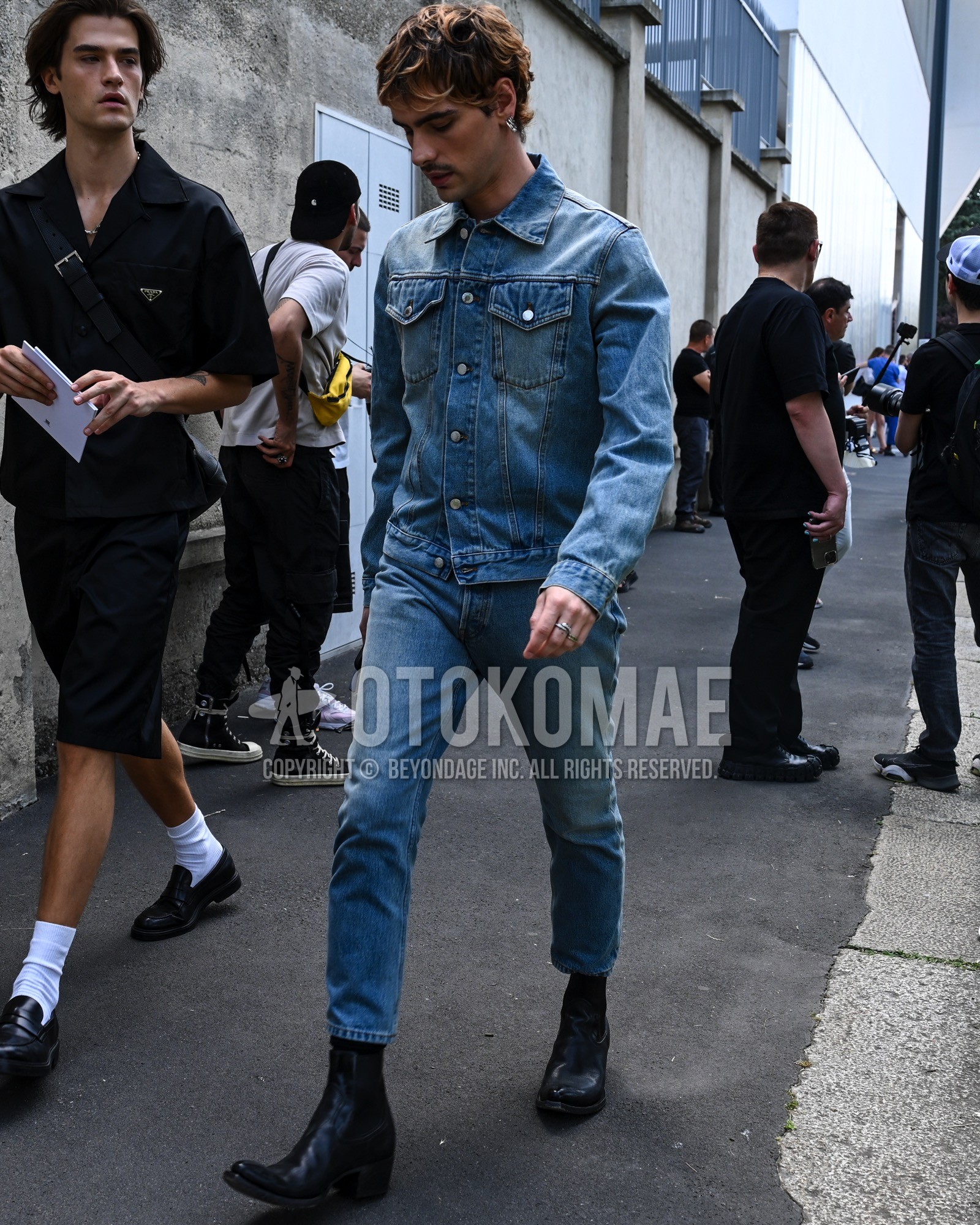Men's spring summer autumn outfit with light blue plain denim jacket, light blue plain denim/jeans, black  boots.