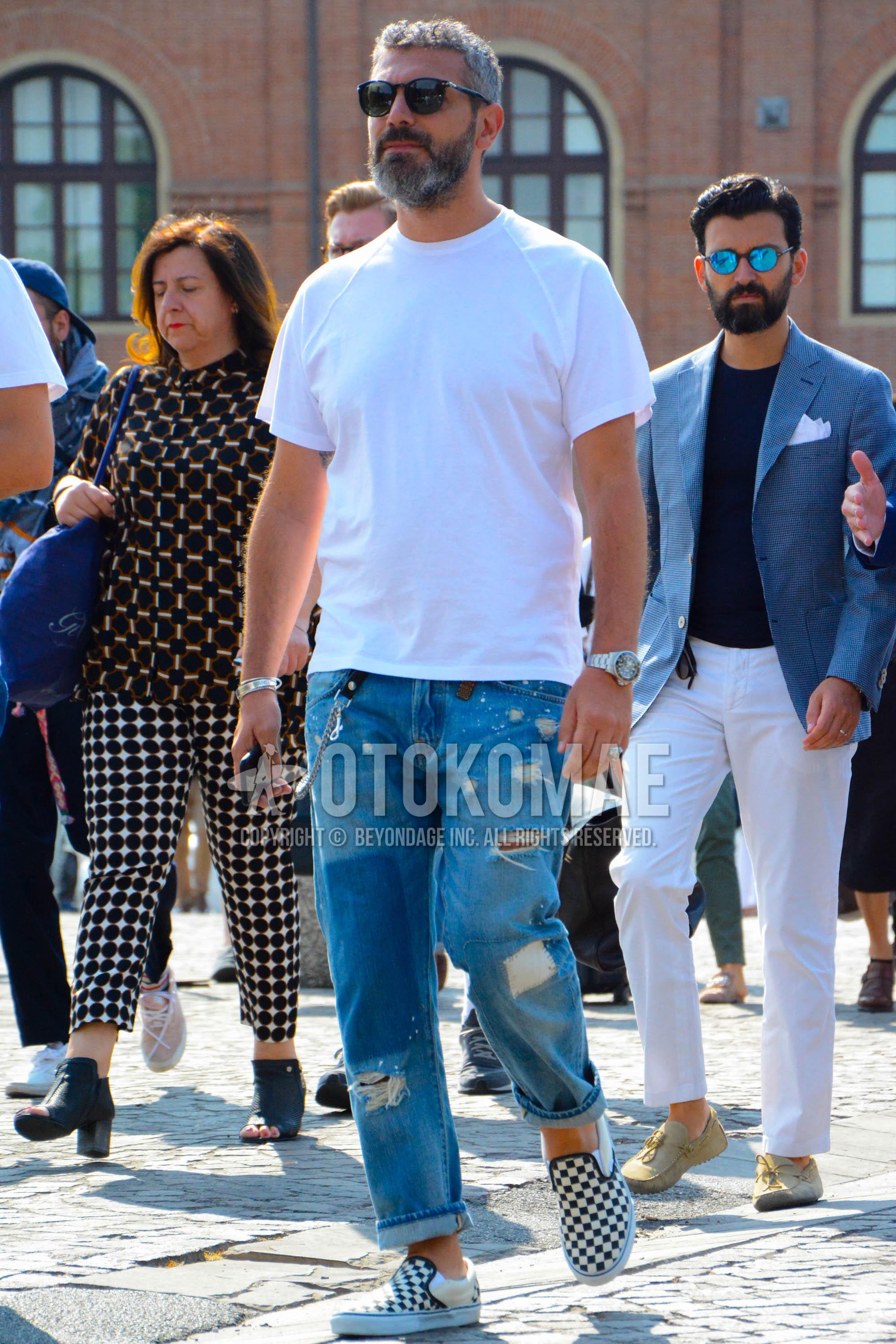 Men's summer outfit with plain sunglasses, white plain t-shirt, blue plain denim/jeans, white slip-on sneakers.