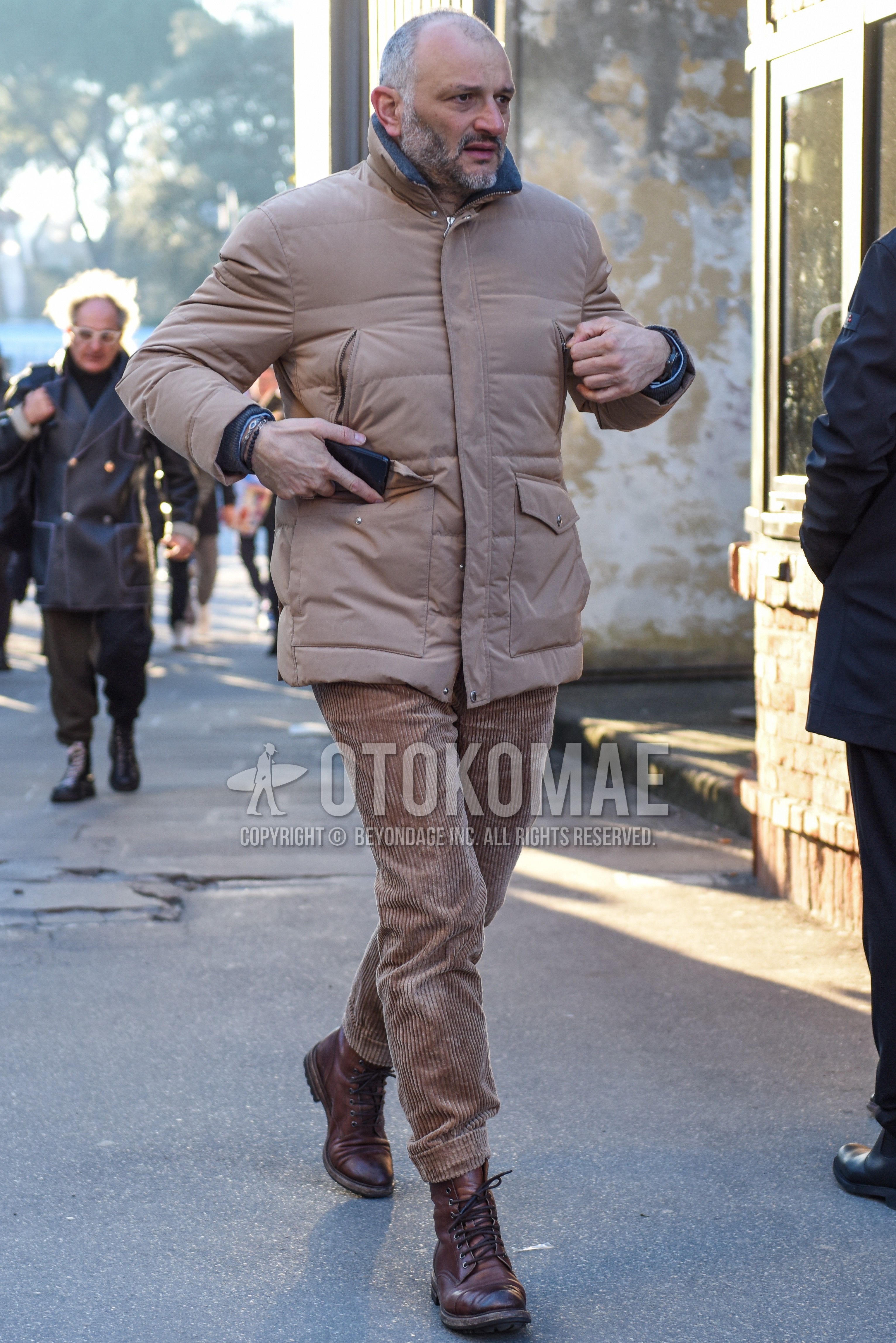 Men's autumn winter outfit with beige plain down jacket, beige plain winter pants (corduroy,velour), brown work boots.