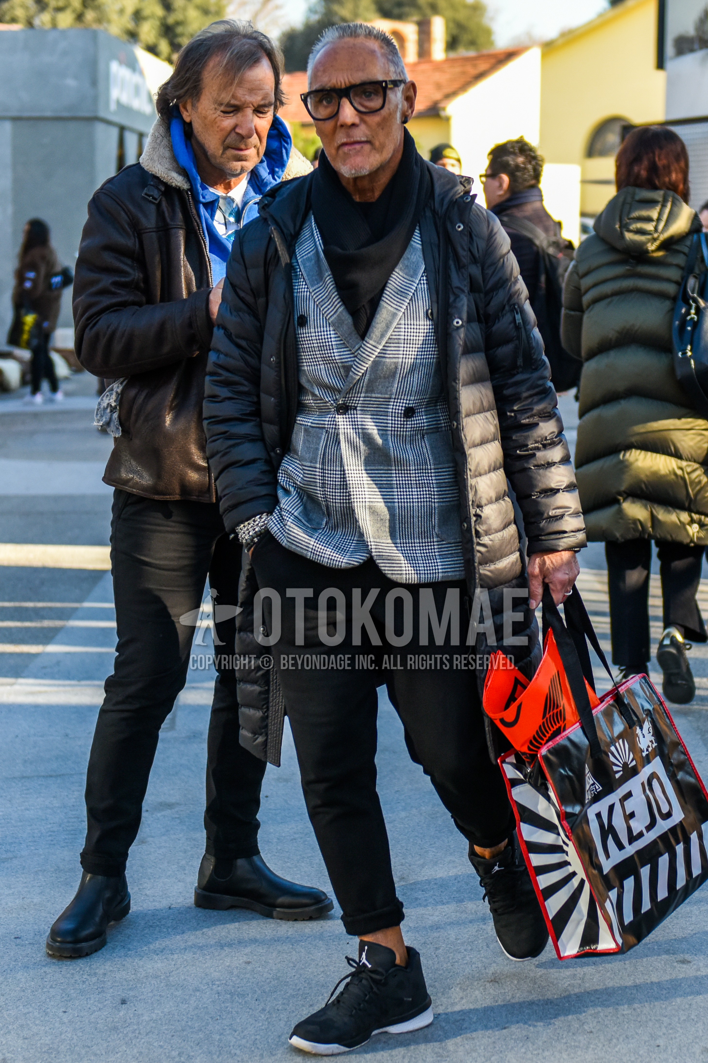 Men's winter outfit with plain glasses, black plain scarf, gray plain down jacket, black plain cotton pants.