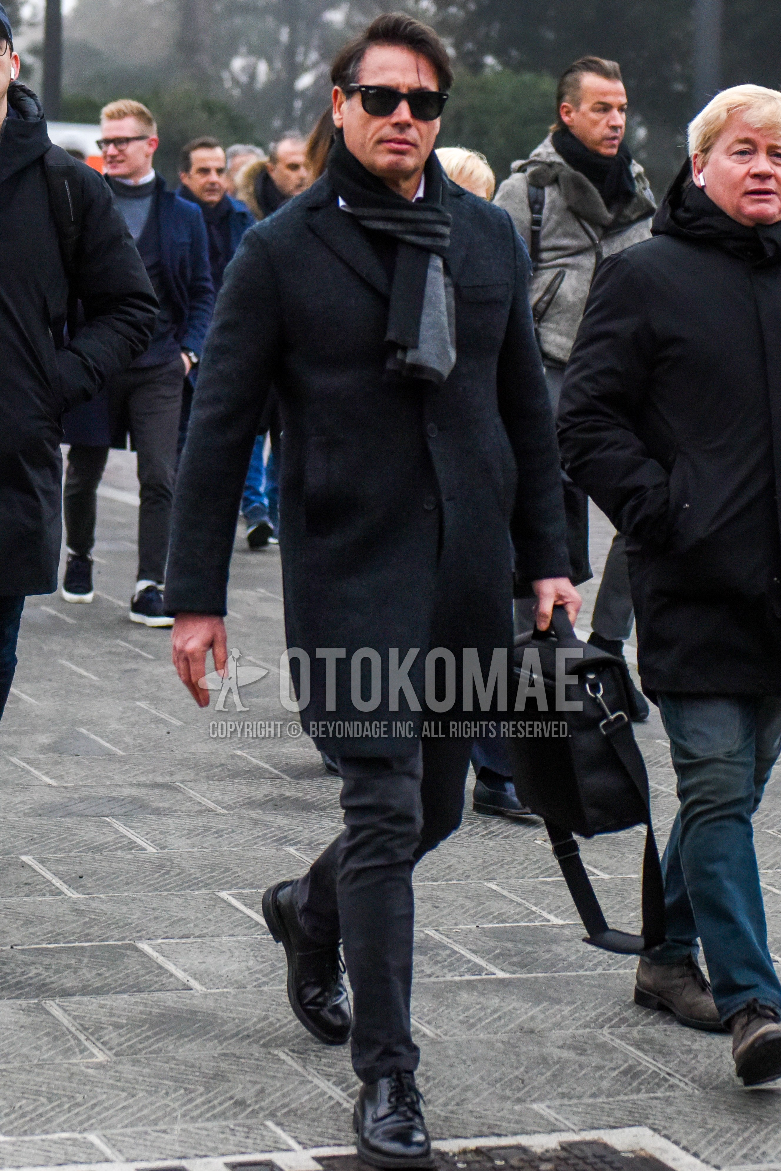 Men's winter outfit with plain sunglasses, dark gray plain scarf, dark gray plain chester coat, dark gray plain cotton pants, black plain toe leather shoes, black plain shoulder bag.