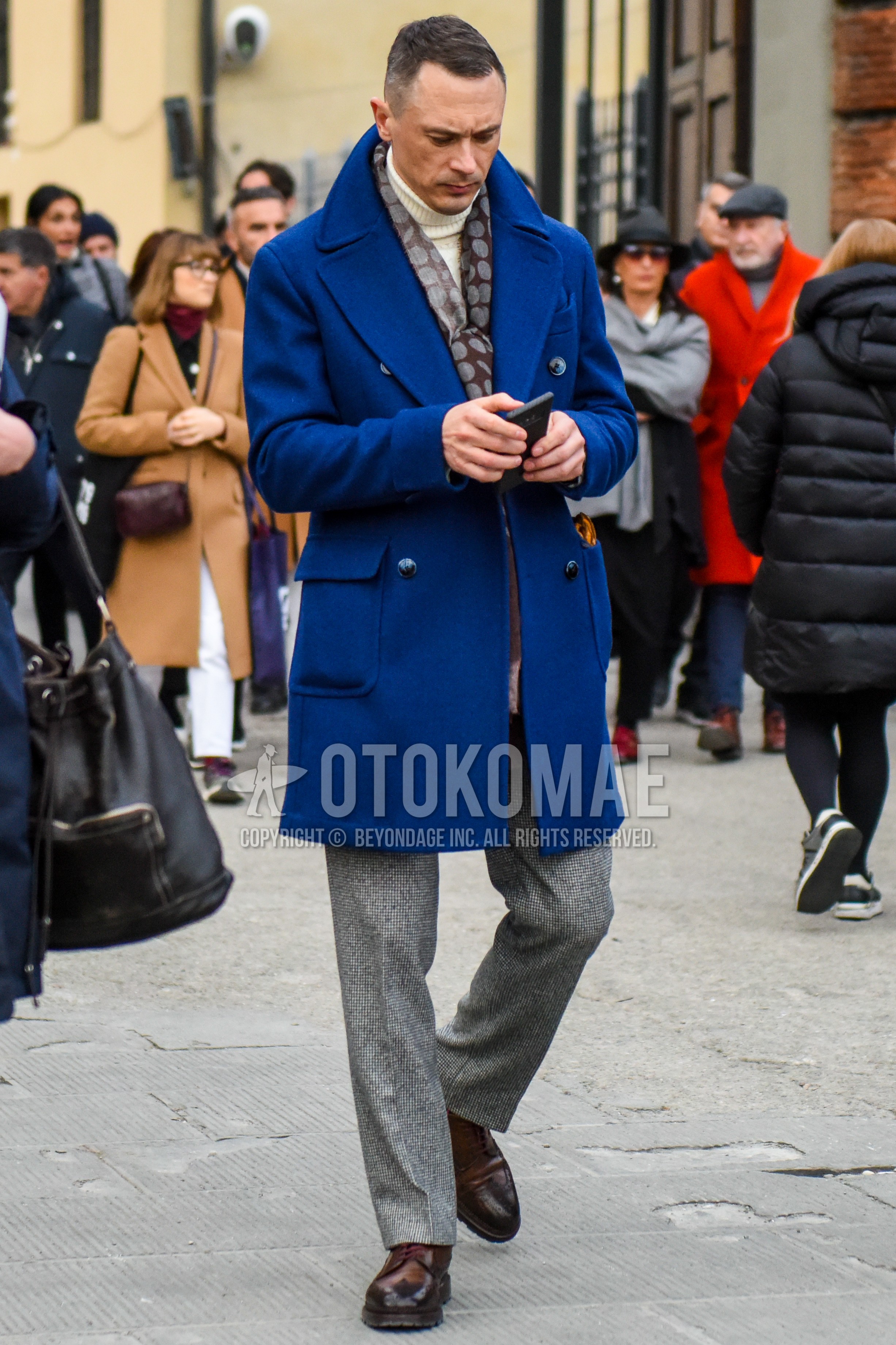 Men's winter outfit with brown dots scarf, blue plain ulster coat, white plain turtleneck knit, gray check slacks, brown wing-tip shoes leather shoes.