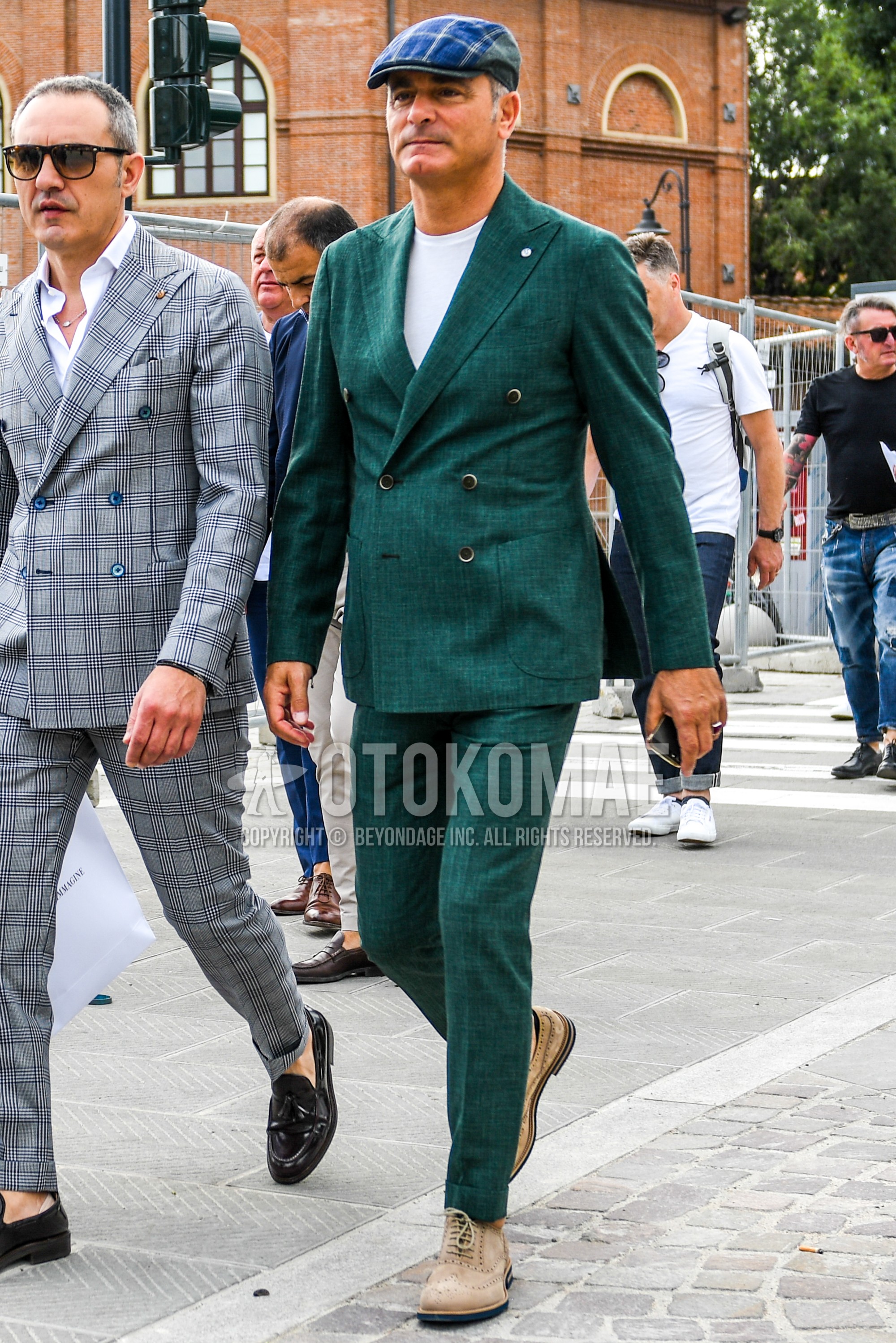 Men's spring summer autumn outfit with blue check cap, white plain t-shirt, beige wing-tip shoes leather shoes, green check suit.