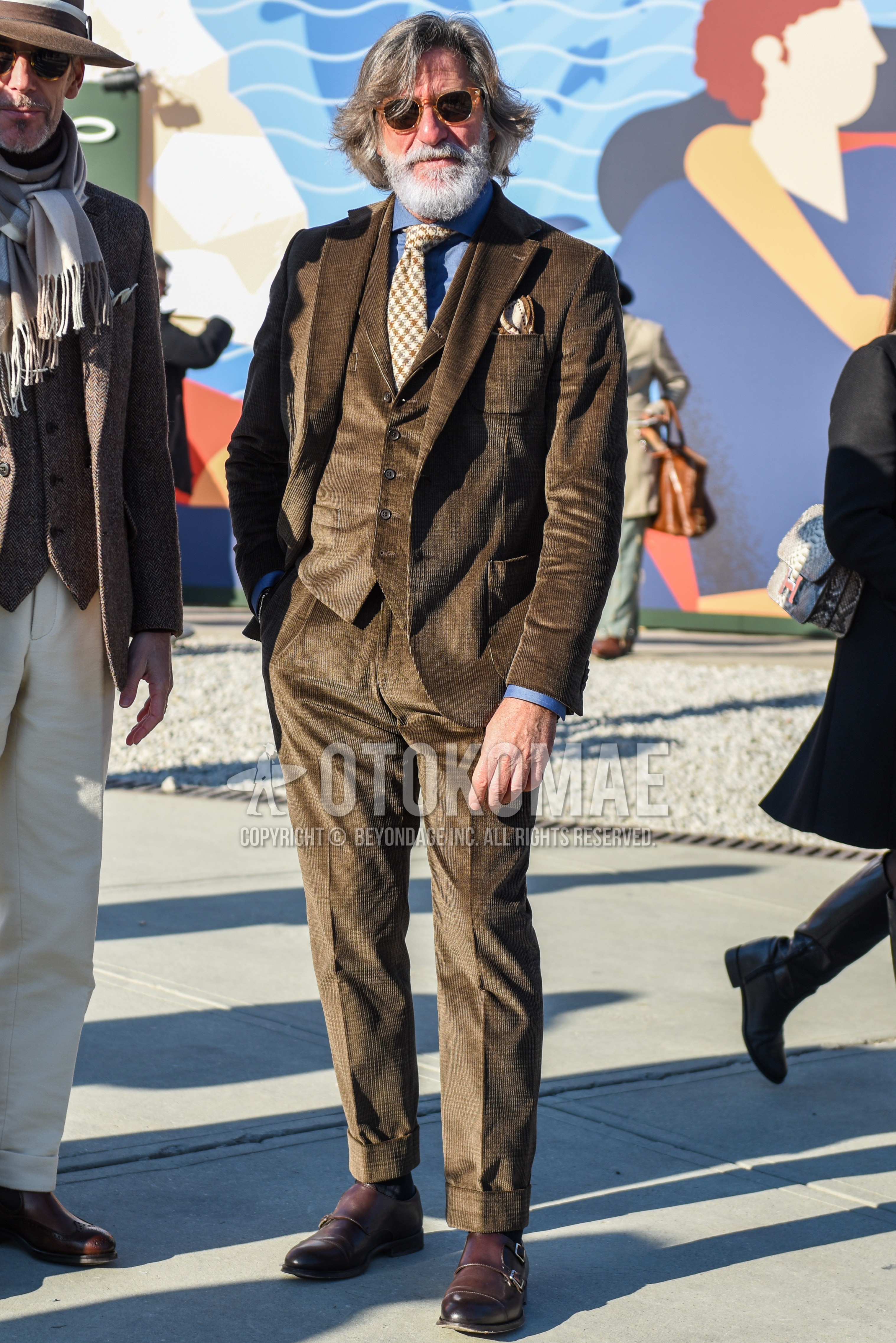 Men's spring autumn outfit with beige plain sunglasses, gray plain shirt, gray plain socks, brown monk shoes leather shoes, brown check three-piece suit, beige necktie necktie.
