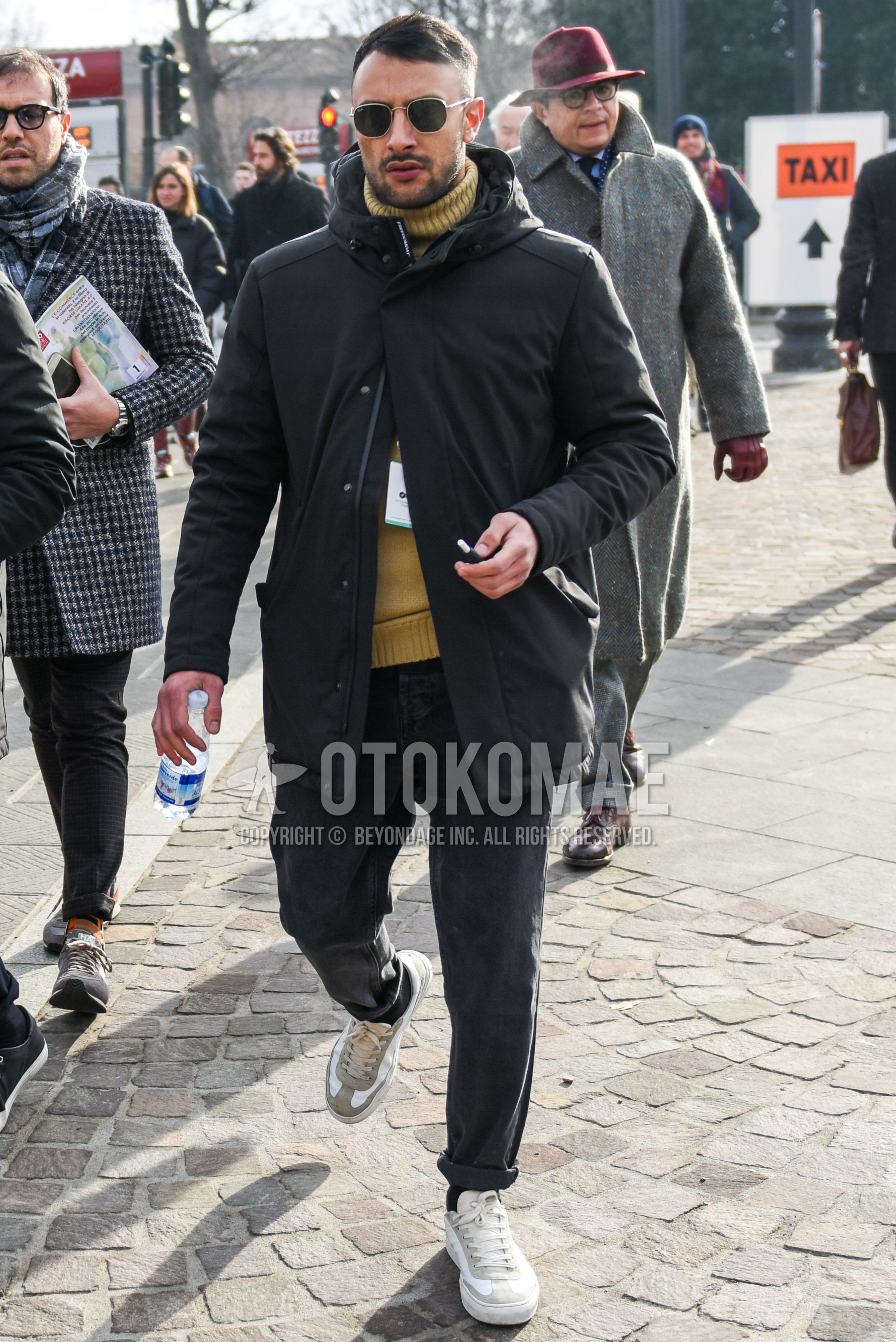 Men's winter outfit with plain sunglasses, dark gray plain hooded coat, yellow plain turtleneck knit, dark gray plain cotton pants, white low-cut sneakers.