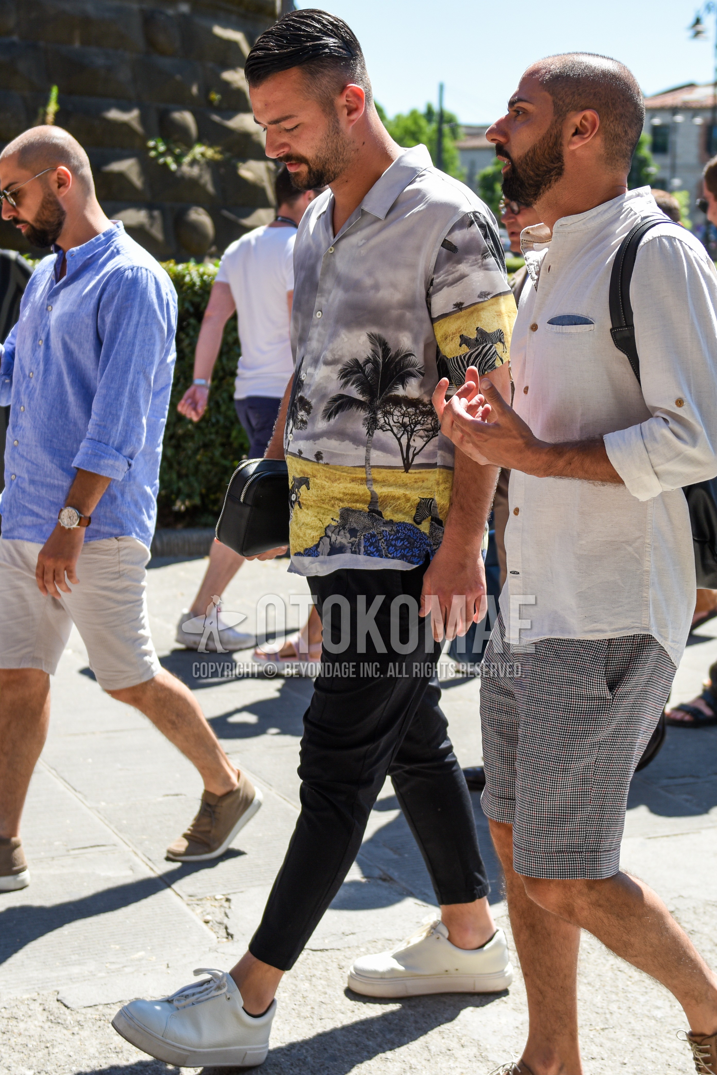 Men's summer outfit with gray tops/innerwear shirt, dark gray plain slacks, white low-cut sneakers, black plain clutch bag/second bag/drawstring bag.