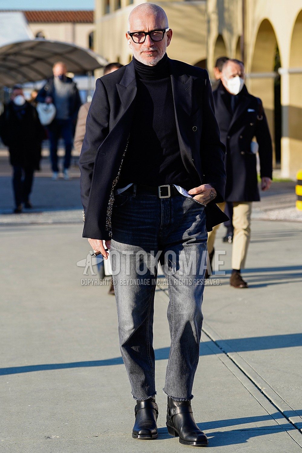 Men's spring winter outfit with black plain glasses, navy plain tailored jacket, navy plain turtleneck knit, black plain leather belt, gray plain denim/jeans, black  boots.