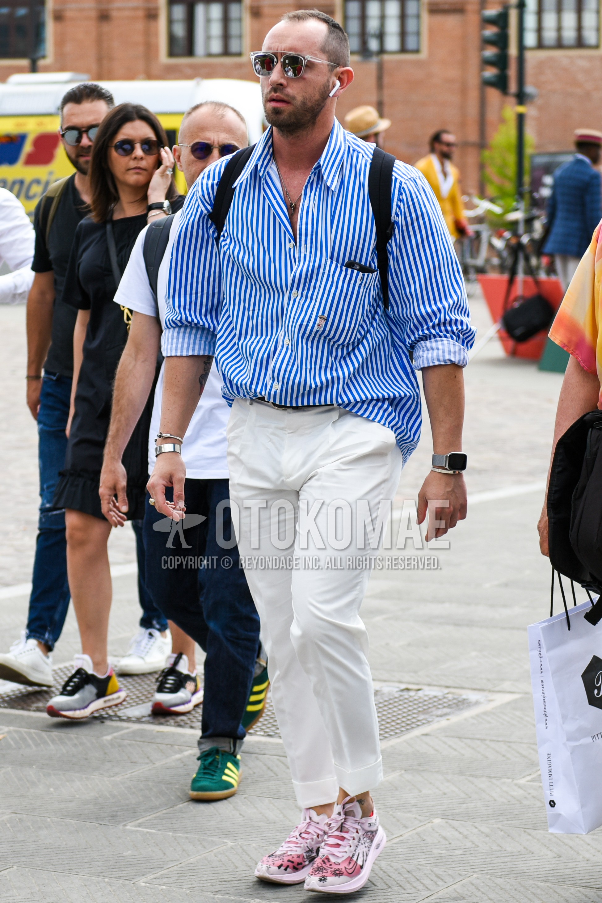 Men's spring summer outfit with clear plain sunglasses, light blue stripes shirt, white plain cotton pants, plain pleated pants, pink low-cut sneakers.
