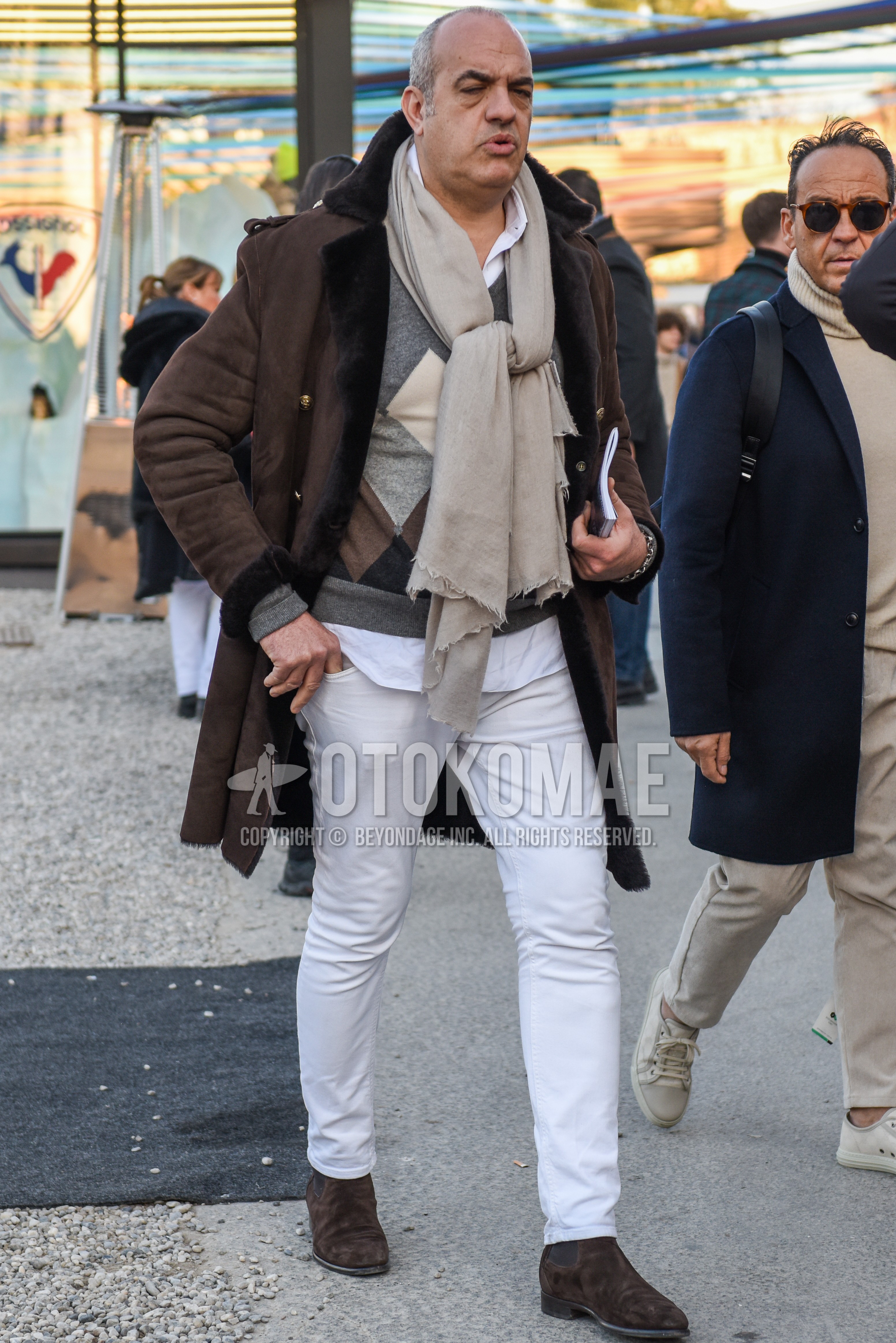 Men's autumn winter outfit with beige plain scarf, brown plain leather jacket, gray tops/innerwear sweater, white plain shirt, white plain cotton pants, brown side-gore boots.