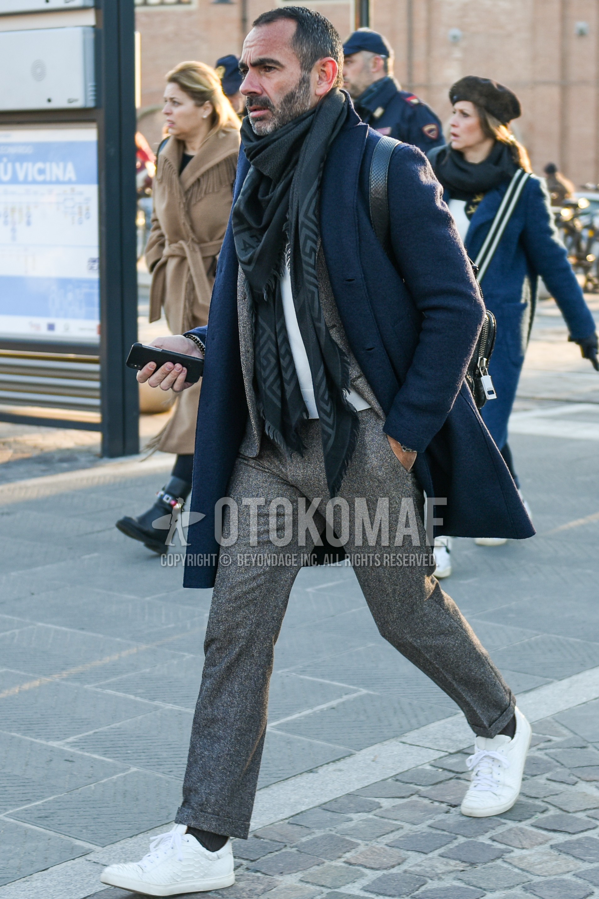 Men's autumn winter outfit with gray scarf scarf, gray plain chester coat, gray plain socks, white low-cut sneakers, gray plain suit.
