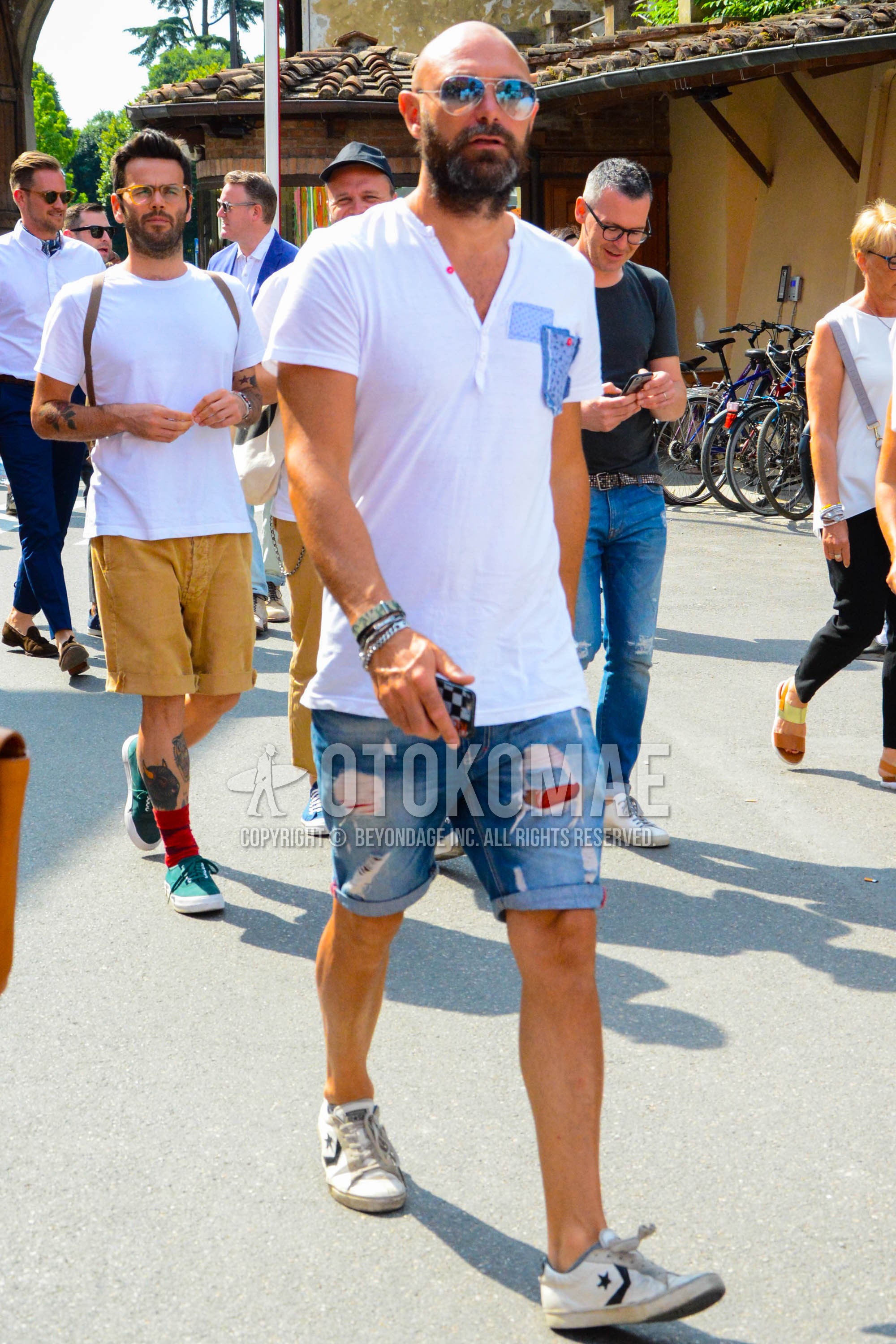 Men's summer outfit with plain sunglasses, white one point t-shirt, blue plain short pants, blue plain damaged jeans, white low-cut sneakers.