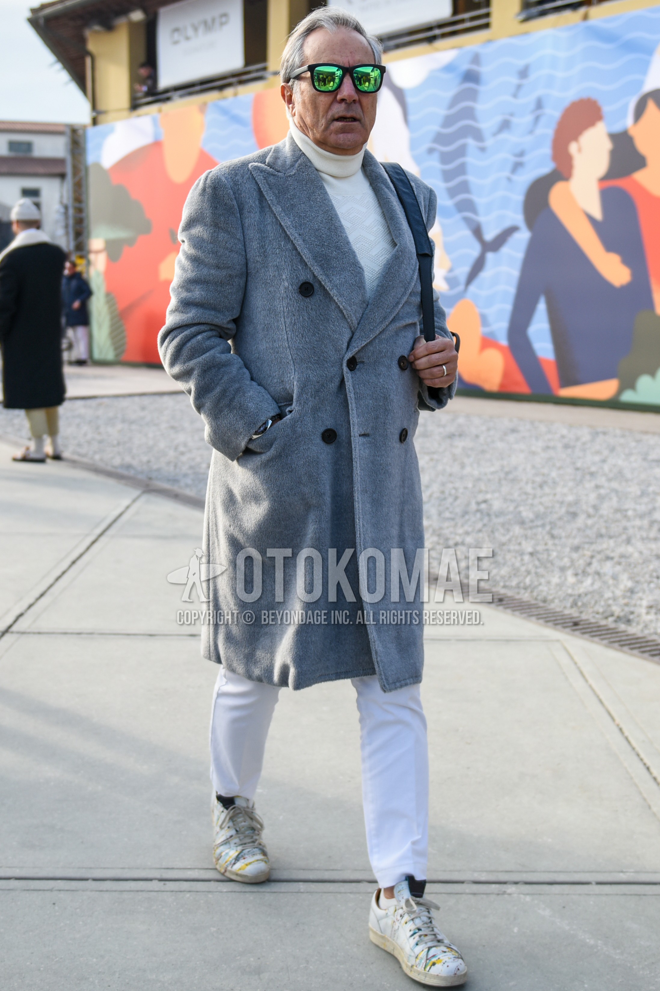 Men's autumn winter outfit with black plain sunglasses, gray plain chester coat, white plain turtleneck knit, white plain ankle pants, white plain cotton pants, multi-color low-cut sneakers.