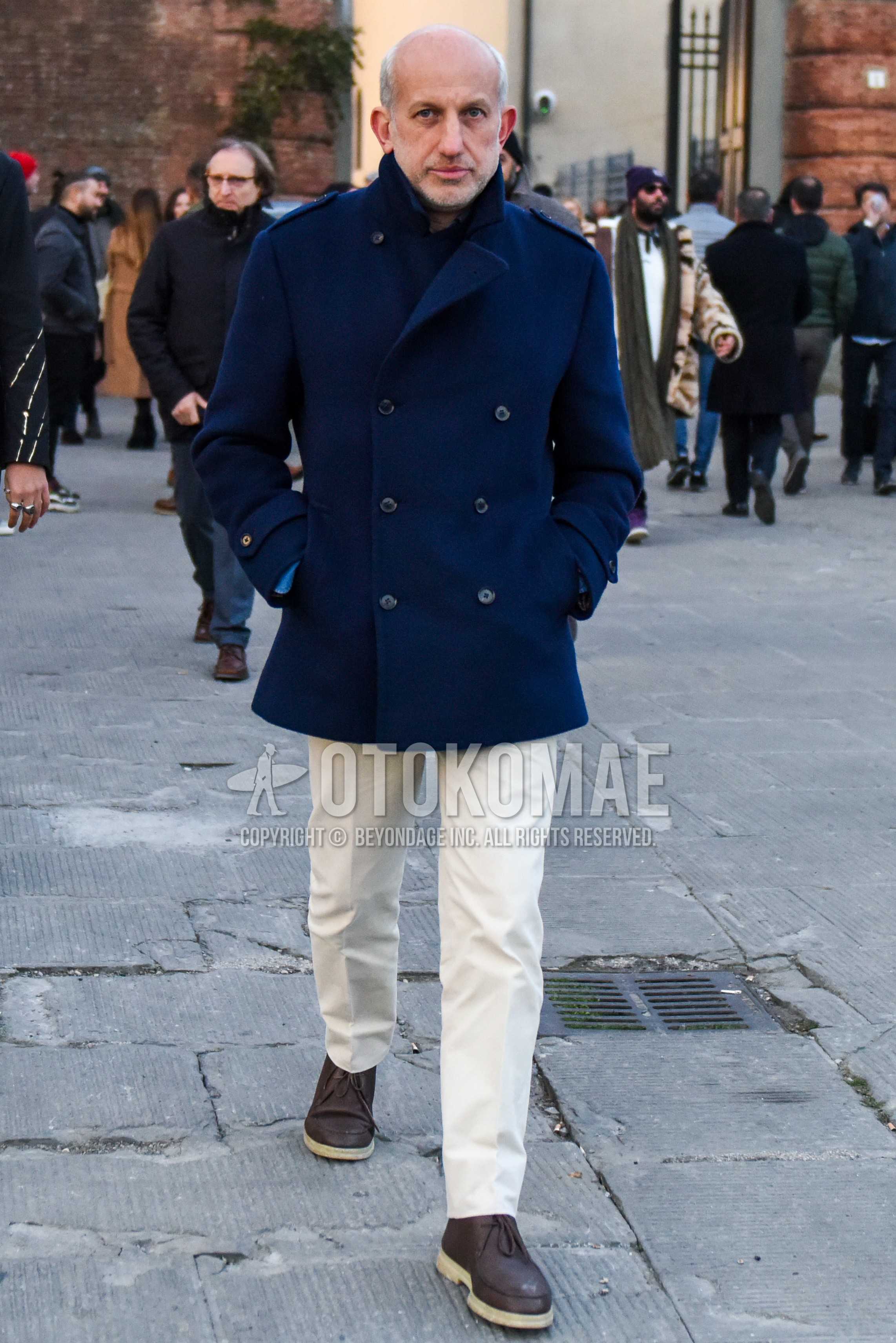 Men's autumn winter outfit with navy plain p coat, white plain cotton pants, brown plain toe leather shoes.