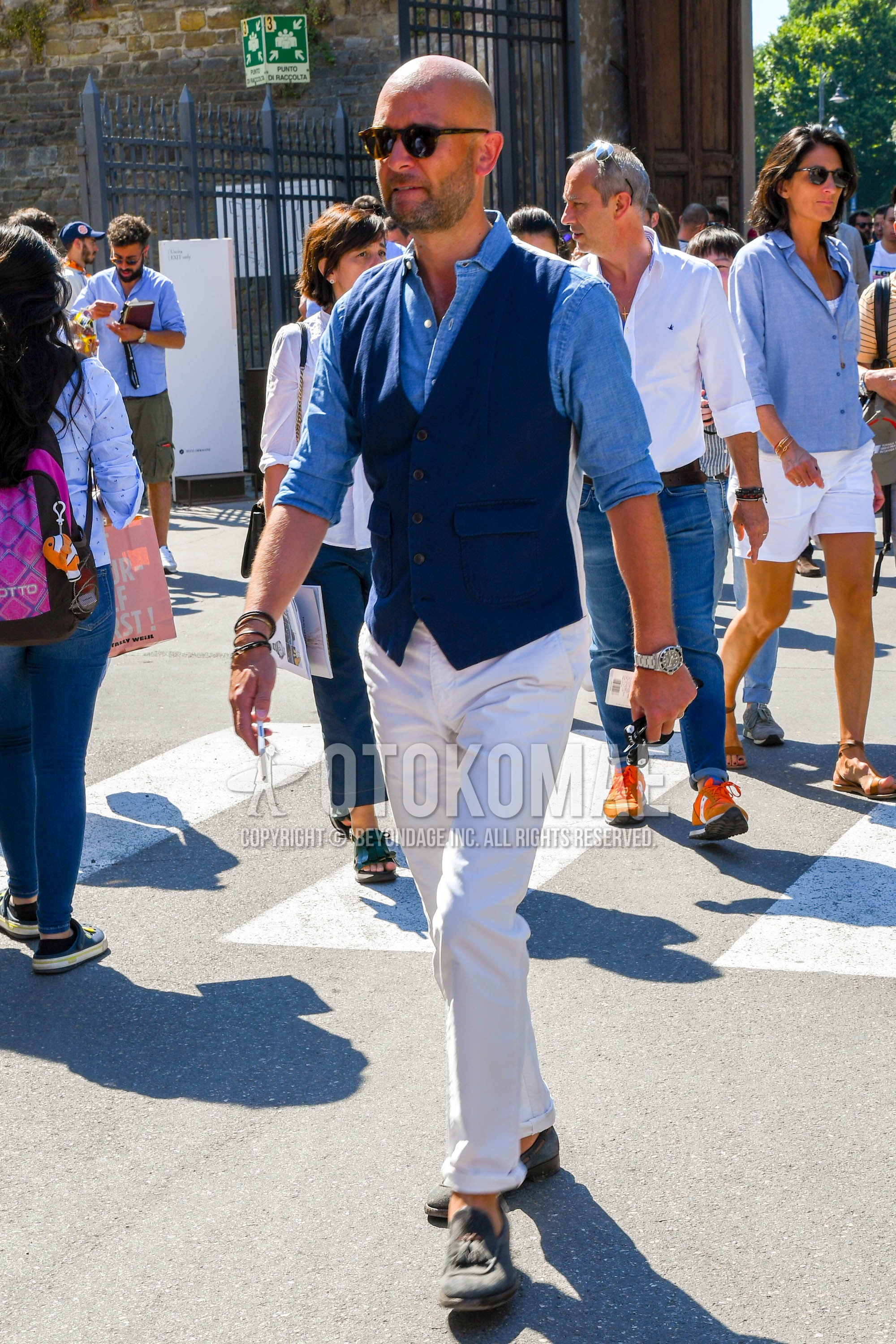 Men's spring summer autumn outfit with plain sunglasses, navy plain gilet, blue plain denim shirt/chambray shirt, white plain cropped pants, gray tassel loafers leather shoes, suede shoes leather shoes.