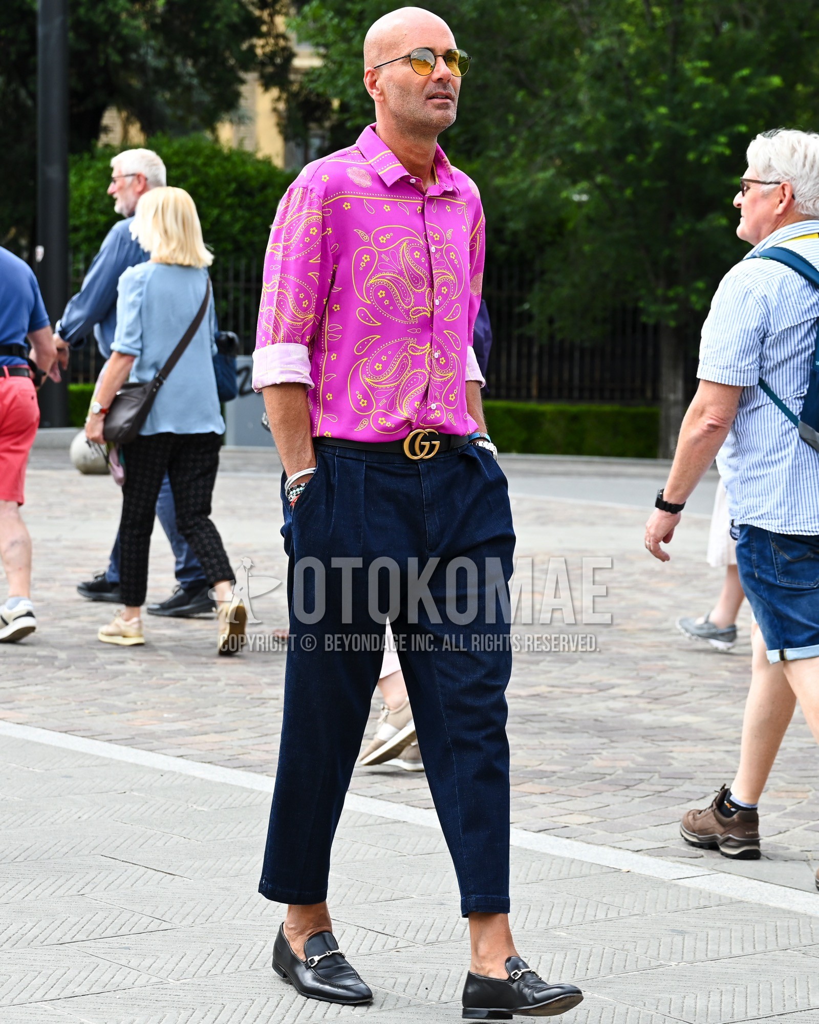Men's spring summer autumn outfit with pink whole pattern shirt, black plain leather belt, navy plain pleated pants, black bit loafers leather shoes.