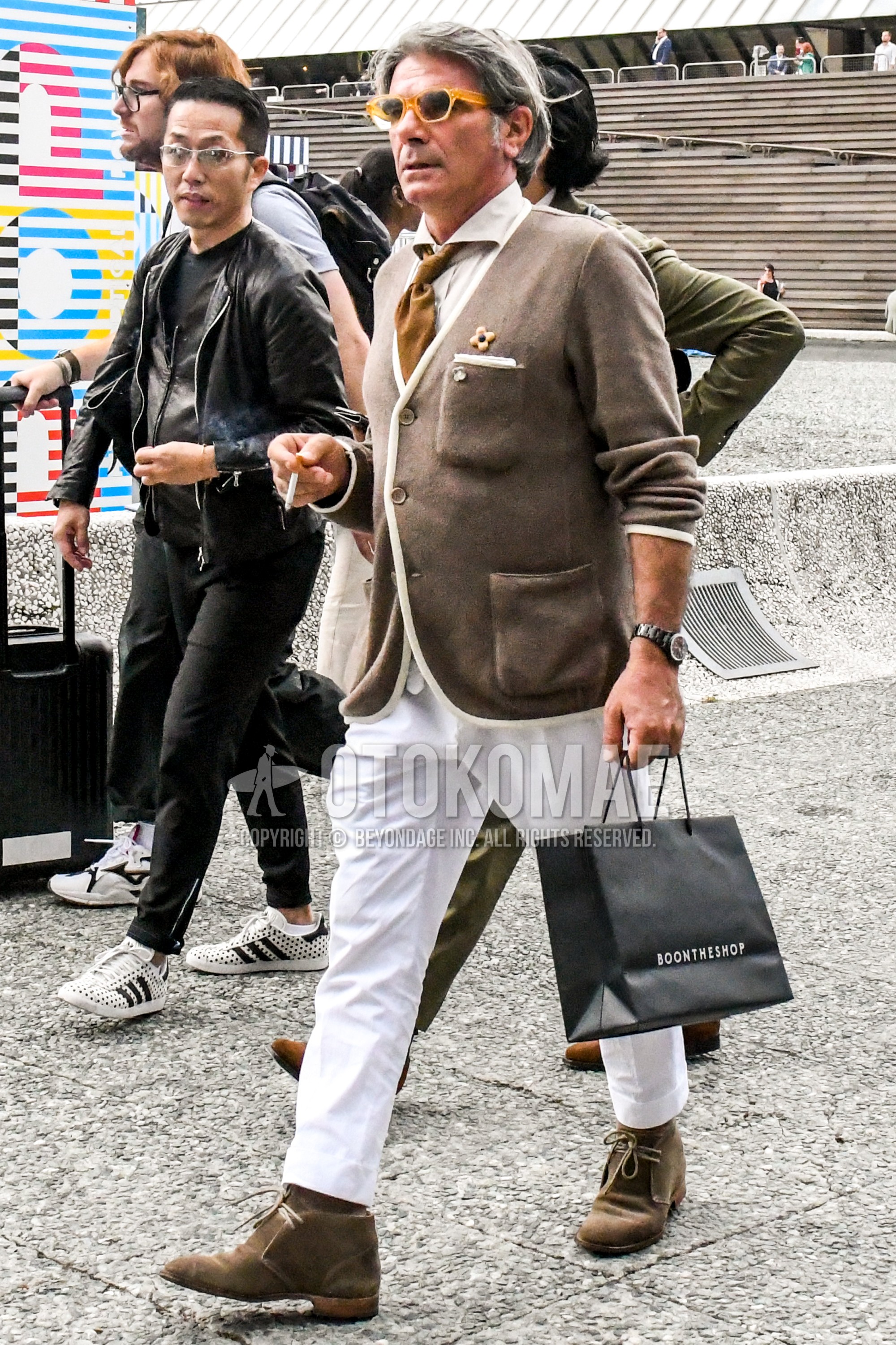 Men's spring autumn outfit with plain sunglasses, brown plain outerwear, white plain shirt, white plain ankle pants, white plain slacks, brown plain socks, brown chukka boots, brown plain necktie.