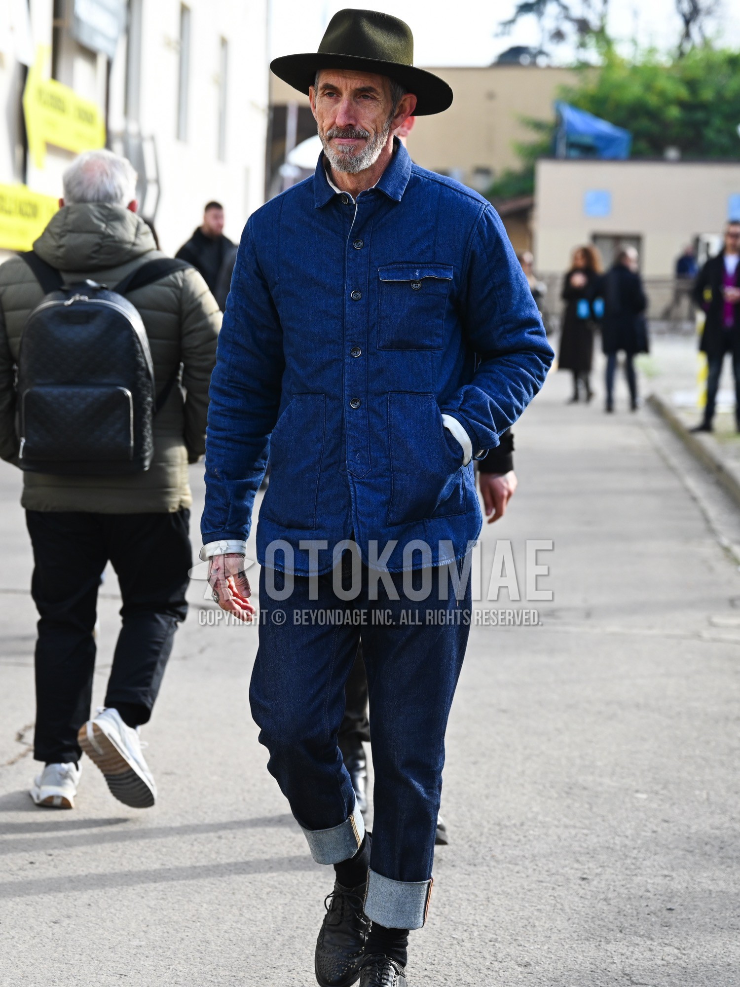 Men's spring autumn winter outfit with olive green plain hat, blue plain field jacket/hunting jacket, blue plain denim/jeans, black plain socks, black brogue shoes leather shoes.