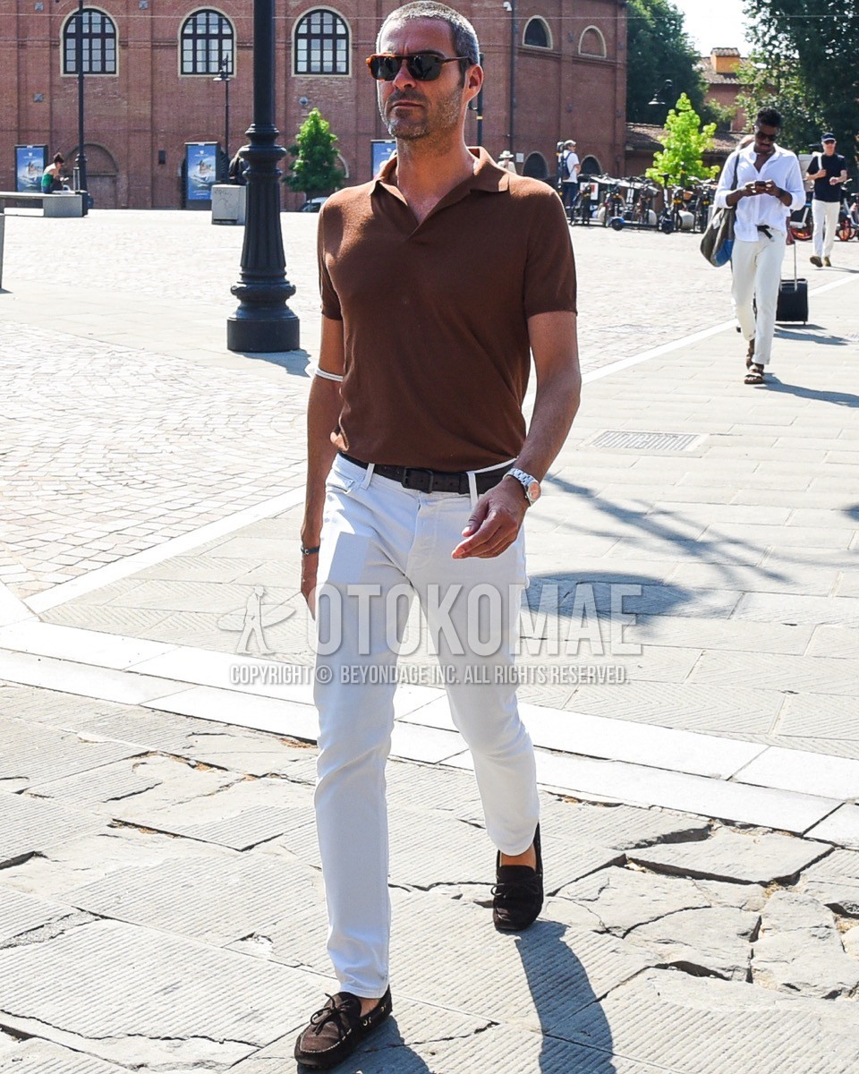 Men's spring summer outfit with brown tortoiseshell sunglasses, brown plain t-shirt, brown plain leather belt, white plain cotton pants, brown moccasins/deck shoes leather shoes.