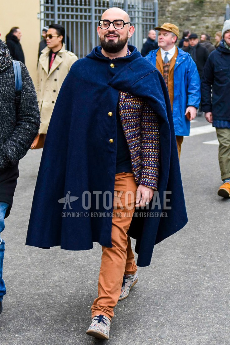 Men's winter outfit with plain glasses, navy plain outerwear, navy plain hooded coat, multi-color tops/innerwear tailored jacket, brown plain chinos, multi-color  leather shoes.