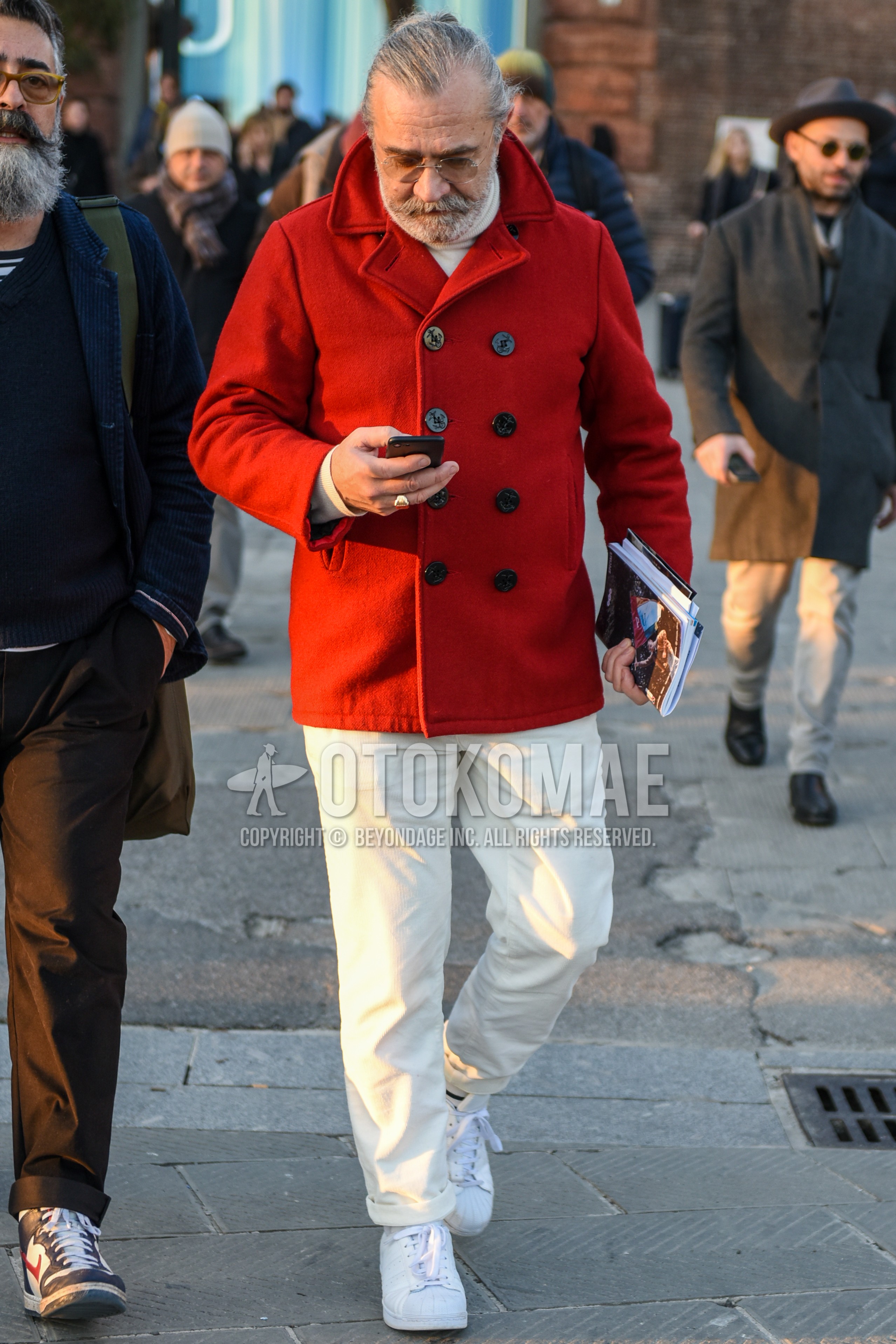 Men's autumn winter outfit with red plain p coat, white plain turtleneck knit, white plain slacks, white plain socks, white low-cut sneakers.