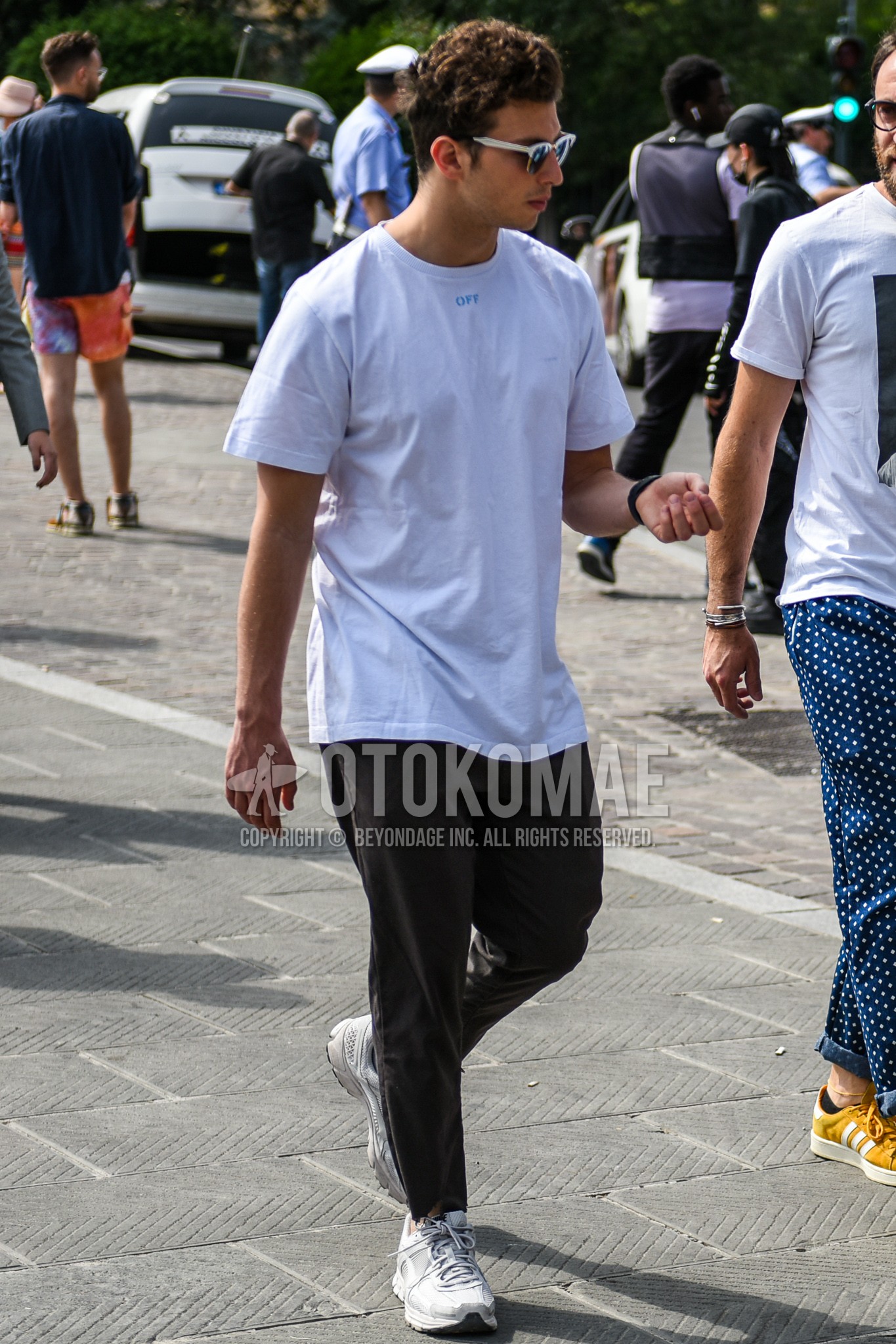Men's summer outfit with white plain sunglasses, white one point t-shirt, gray plain cotton pants, gray low-cut sneakers.