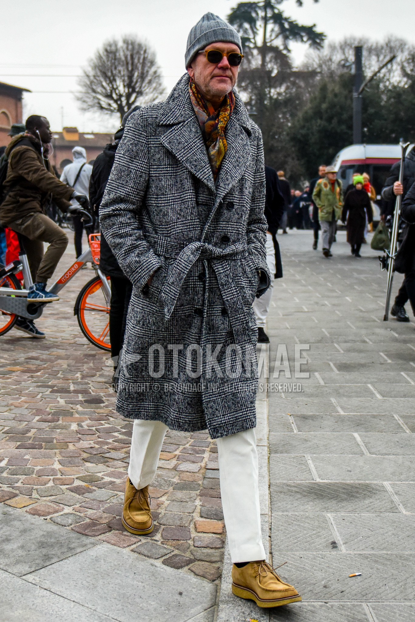 Men's winter outfit with gray plain knit cap, multi-color plain scarf, gray check belted coat, white plain ankle pants, white plain cotton pants, beige suede shoes leather shoes.