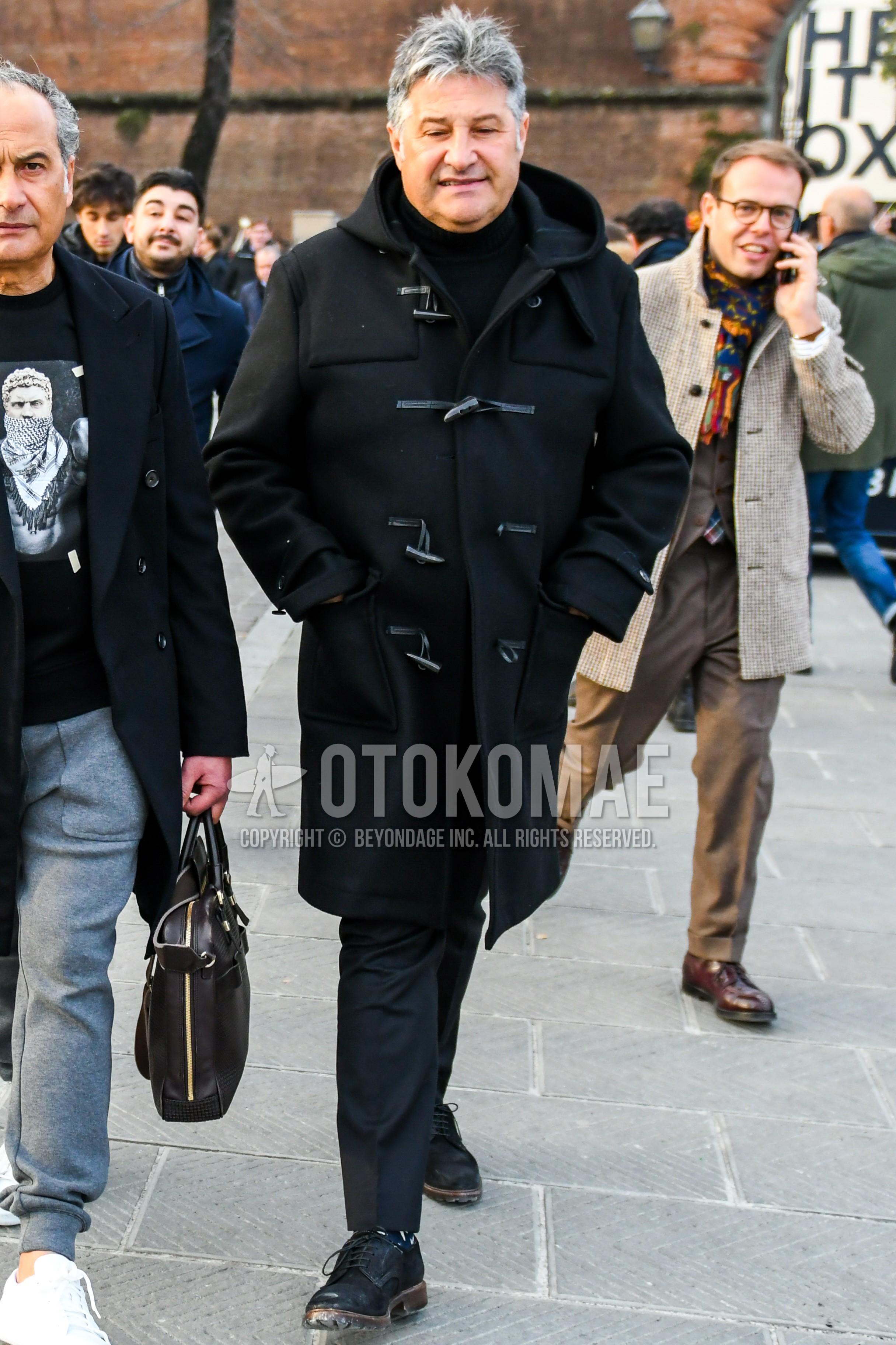 Men's winter outfit with black plain duffle coat, black plain turtleneck knit, black plain slacks, black plain toe leather shoes.