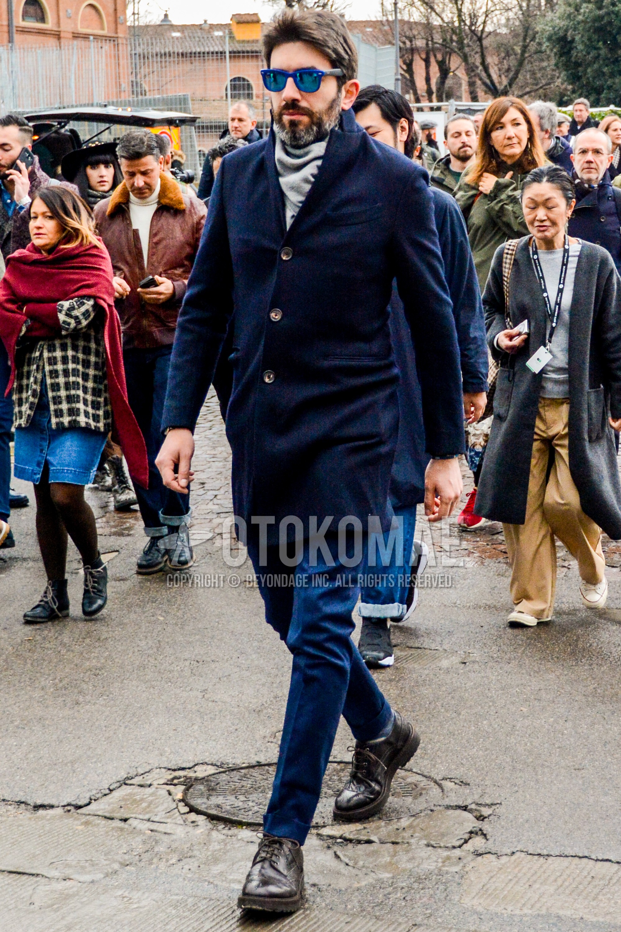 Men's autumn winter outfit with plain sunglasses, gray plain scarf, navy plain chester coat, navy plain slacks, brown straight-tip shoes leather shoes.