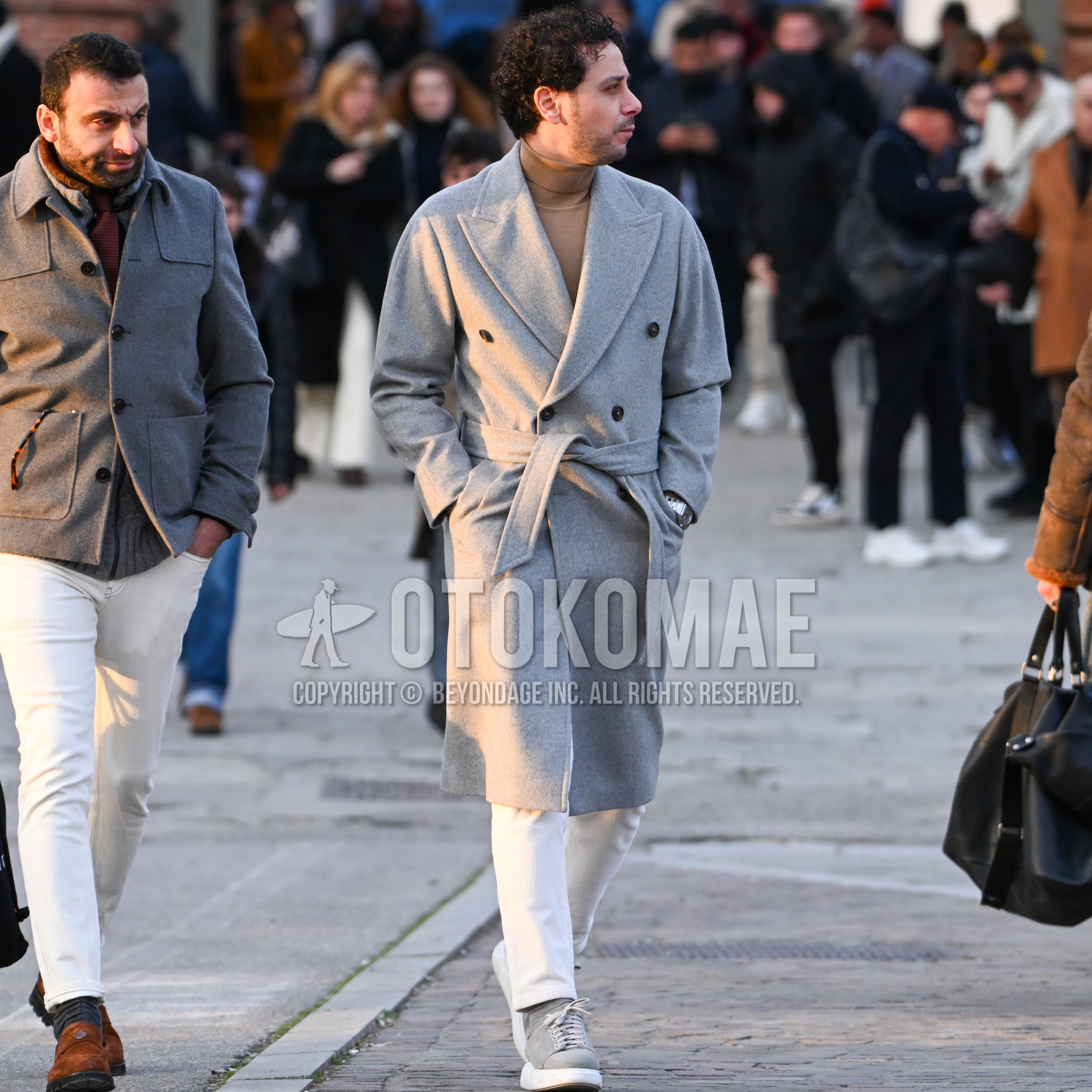 Men's autumn winter outfit with gray plain belted coat, beige plain turtleneck knit, white plain winter pants (corduroy,velour), gray high-cut sneakers.