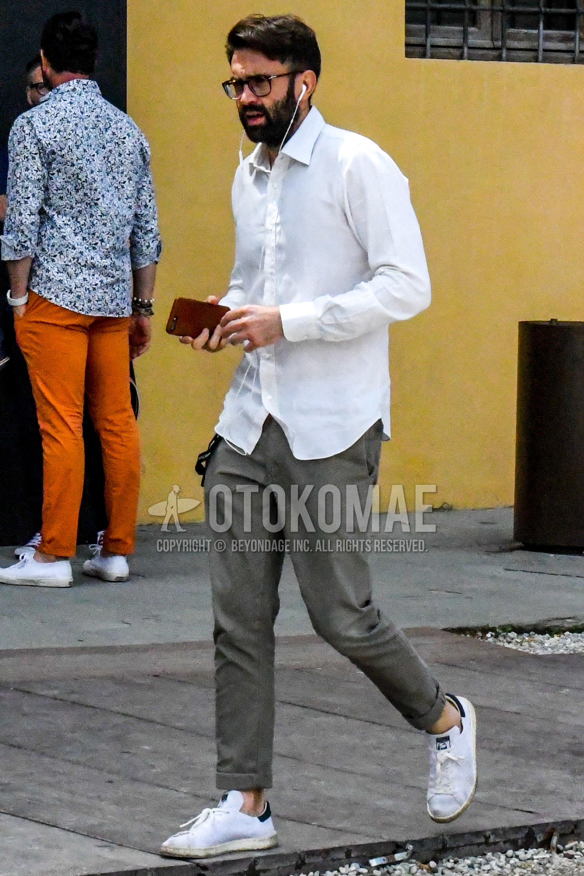 Men's spring summer outfit with plain glasses, white plain shirt, olive green plain cotton pants, white low-cut sneakers.