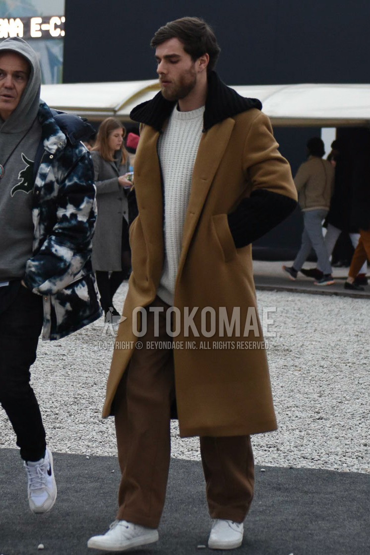 Men's autumn winter outfit with beige plain hooded coat, white plain sweater, beige plain wide pants, white high-cut sneakers.