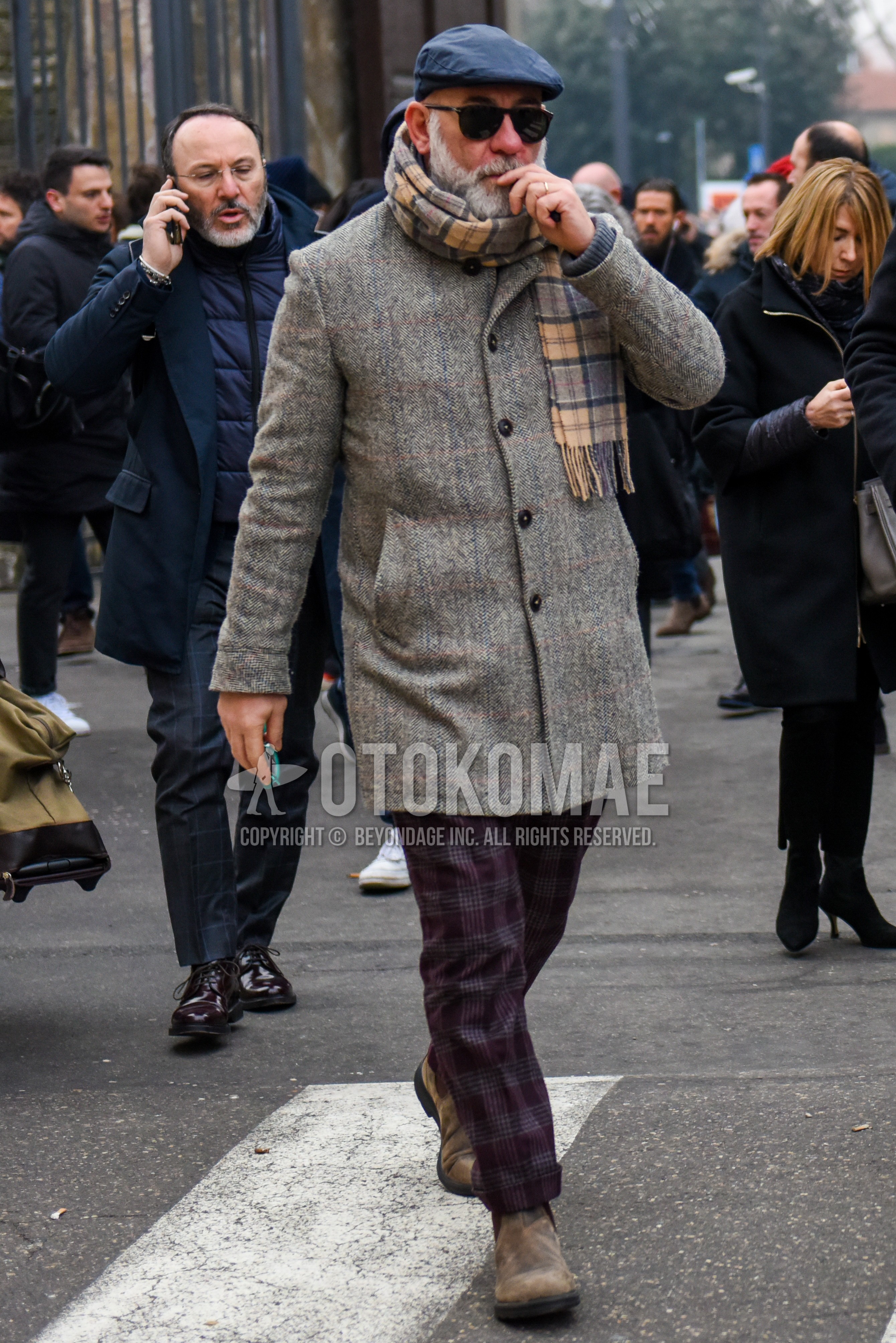 Men's winter outfit with navy plain cap, black plain sunglasses, beige gray check scarf, gray herringbone stenkarrer coat, red gray check slacks, beige side-gore boots.