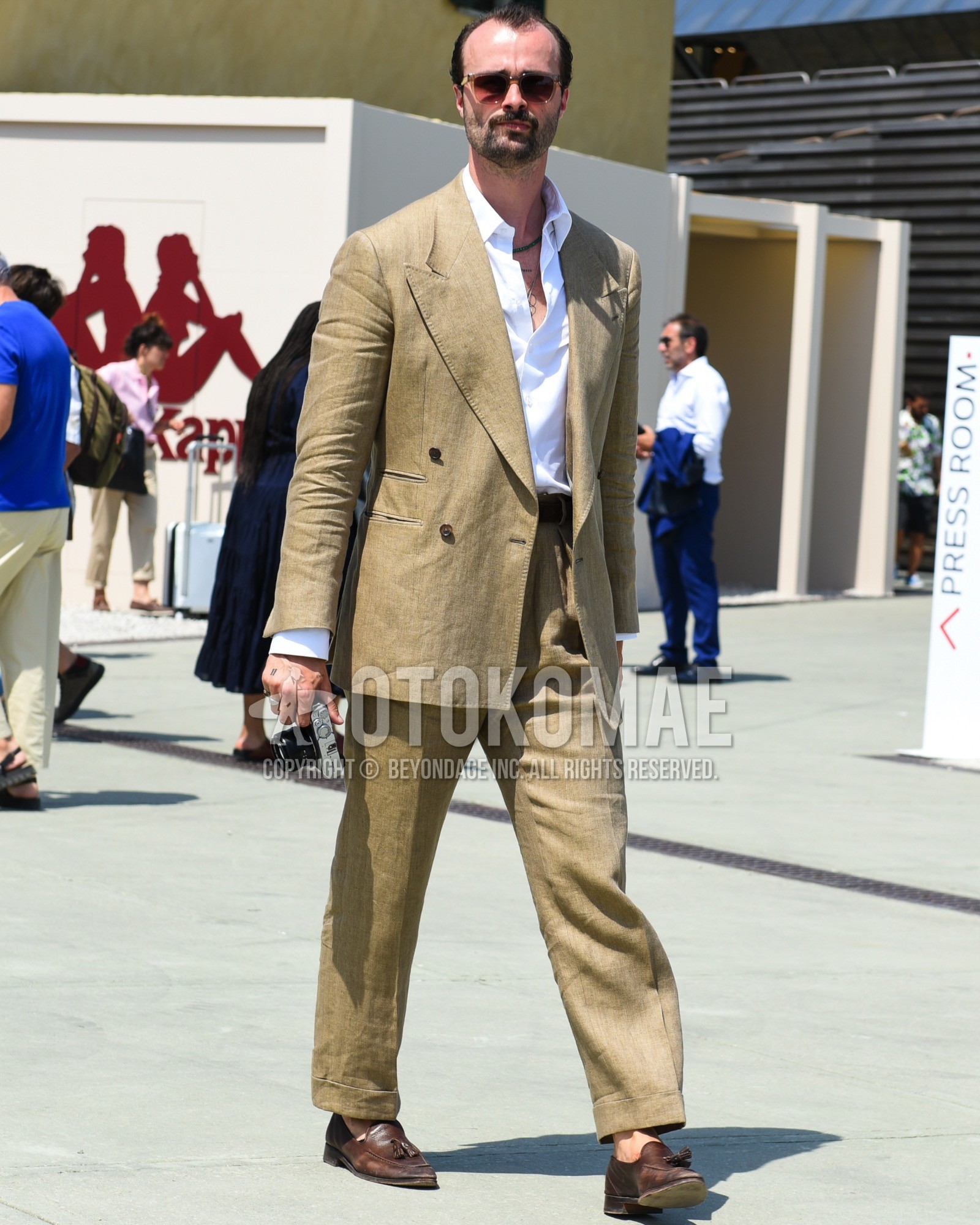 Men's spring summer outfit with brown plain sunglasses, white plain shirt, brown plain leather belt, brown tassel loafers leather shoes, beige plain three-piece suit.