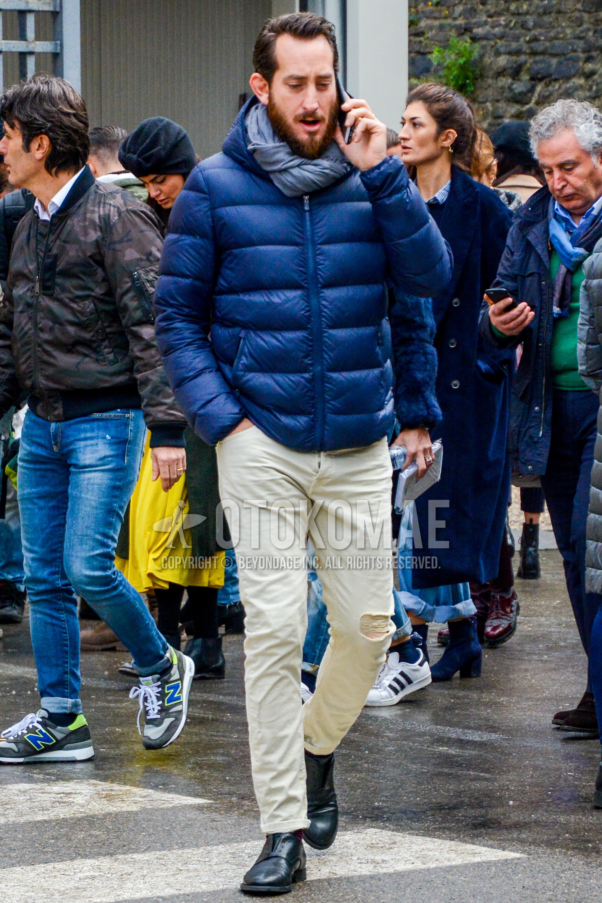 Men's winter outfit with blue plain scarf, blue plain down jacket, white plain cotton pants, black plain toe leather shoes.
