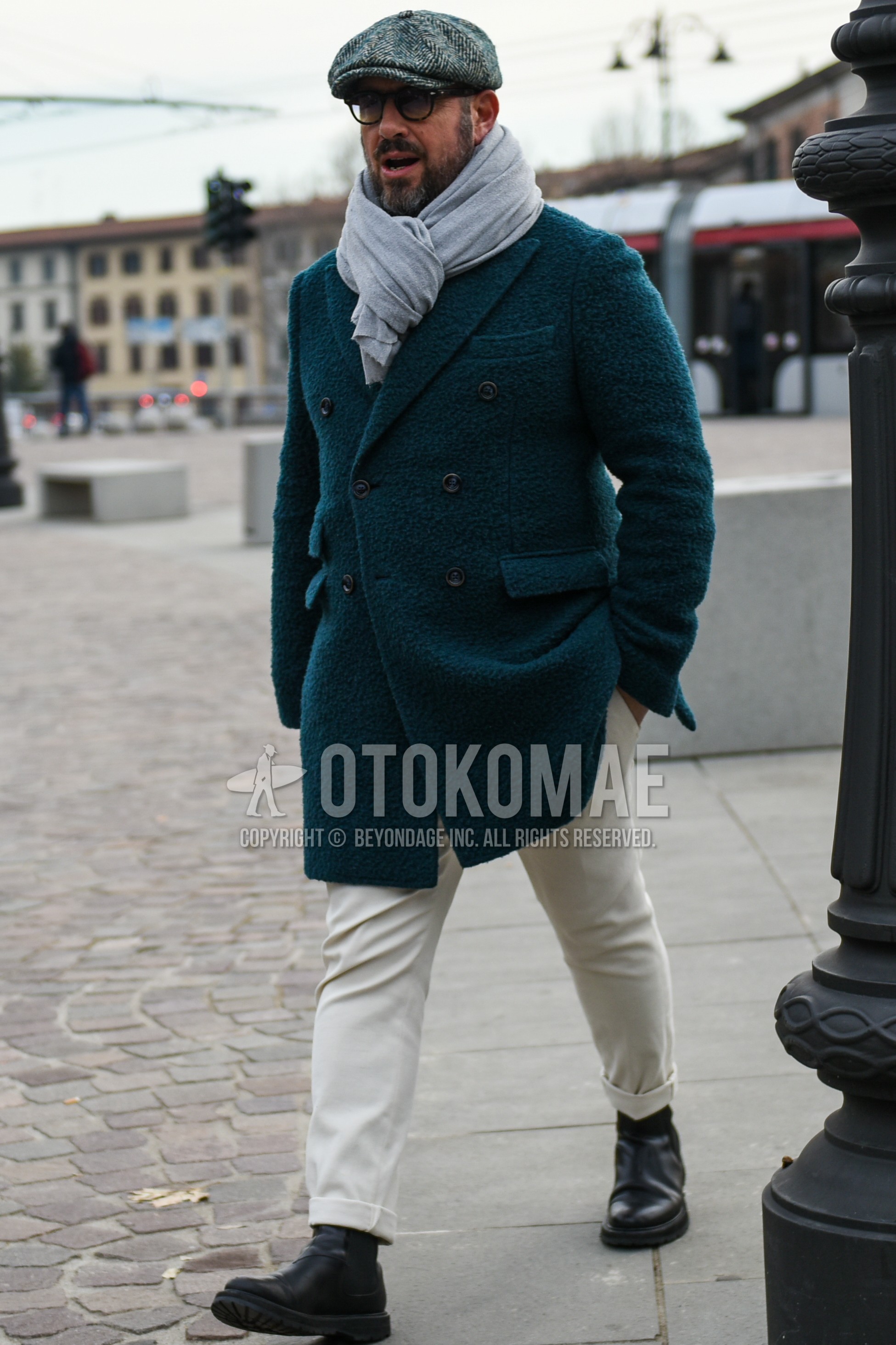 Men's autumn winter outfit with gray herringbone hunting cap, black plain glasses, gray plain scarf, green plain chester coat, white plain cotton pants, black plain toe leather shoes.