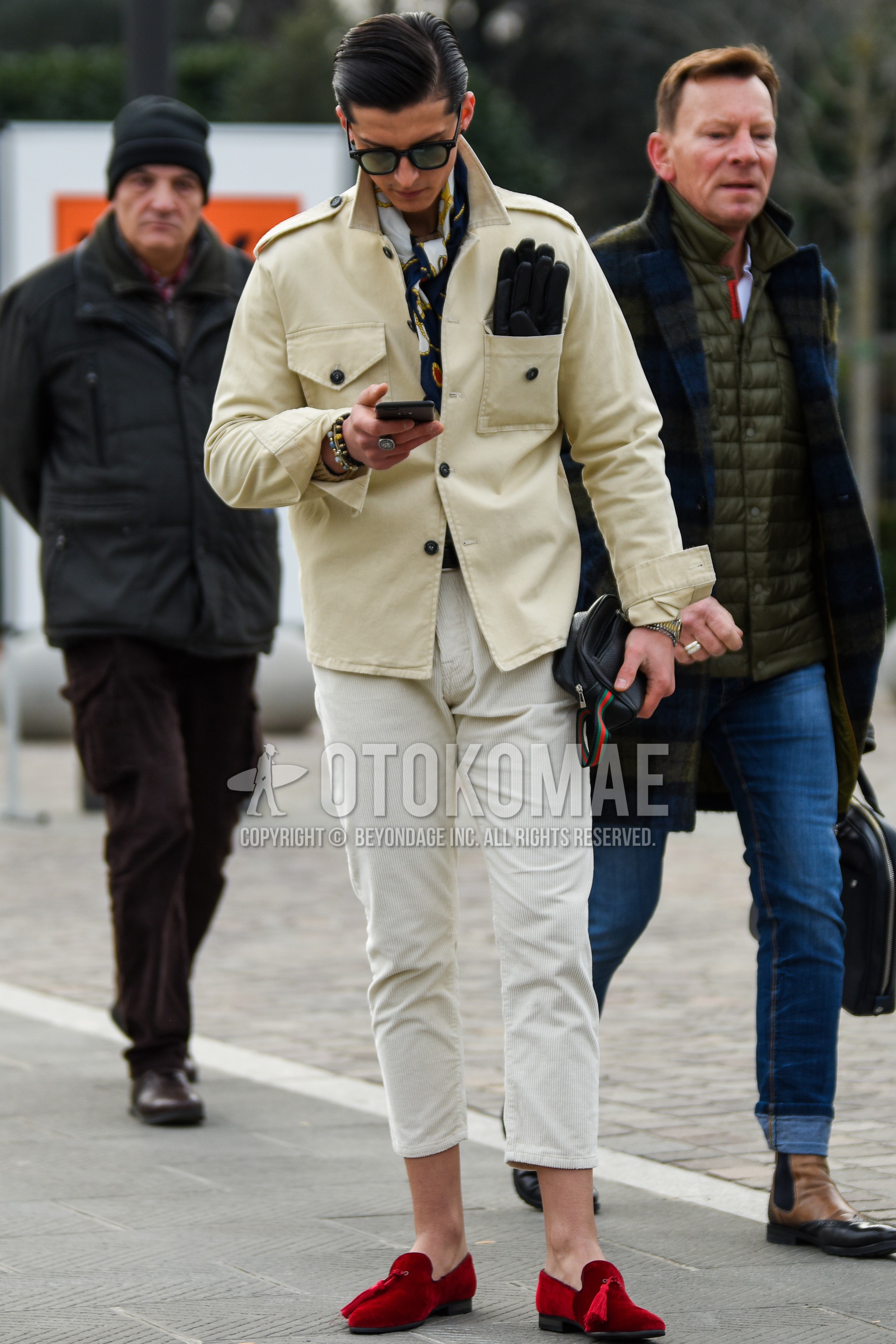 Men's autumn winter outfit with black plain sunglasses, multi-color scarf scarf, beige plain shirt jacket, white plain cropped pants, white plain cotton pants, red tassel loafers leather shoes.