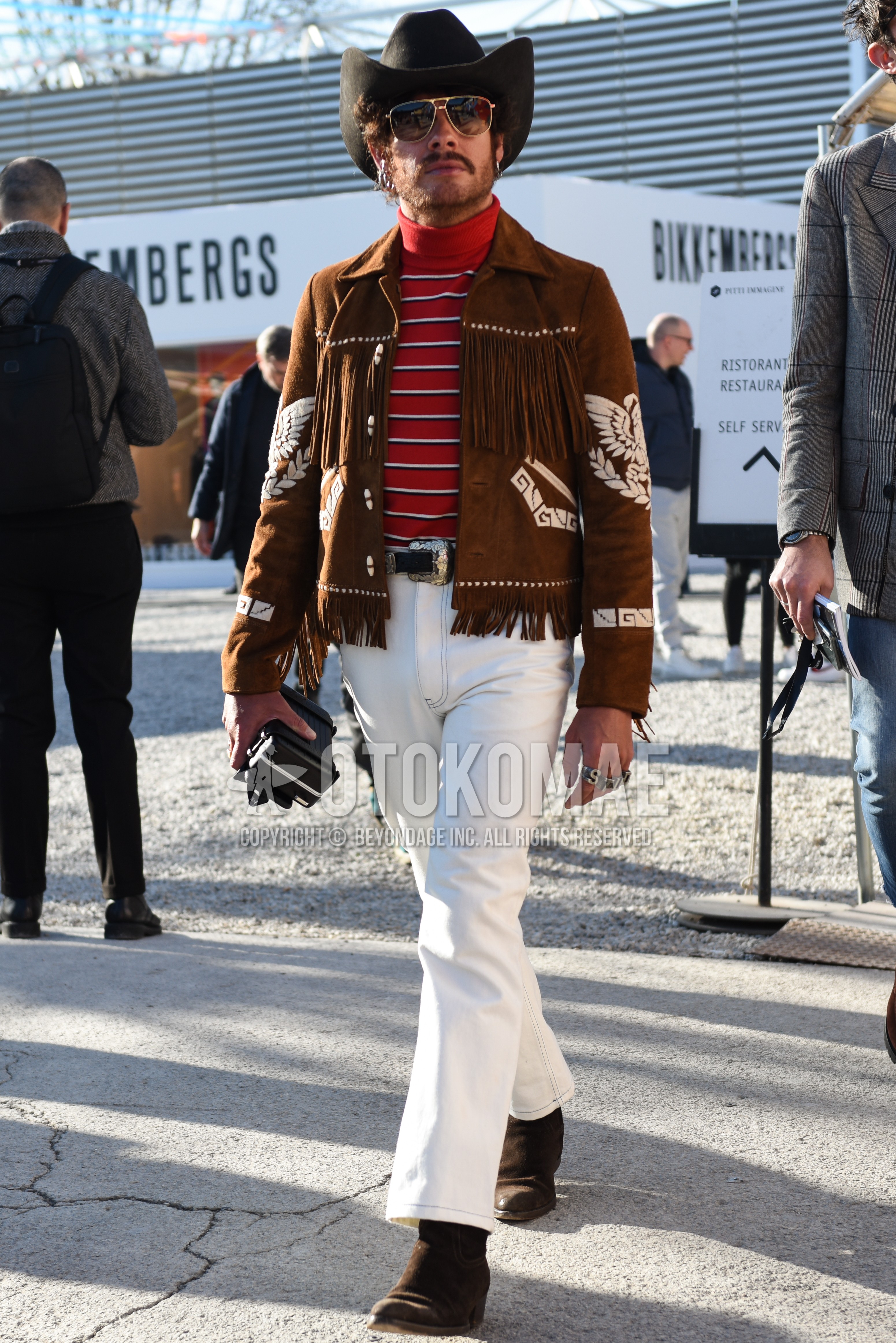 Men's autumn winter outfit with black plain hat, brown plain outerwear, red horizontal stripes turtleneck knit, black plain leather belt, white plain cotton pants, brown side-gore boots.