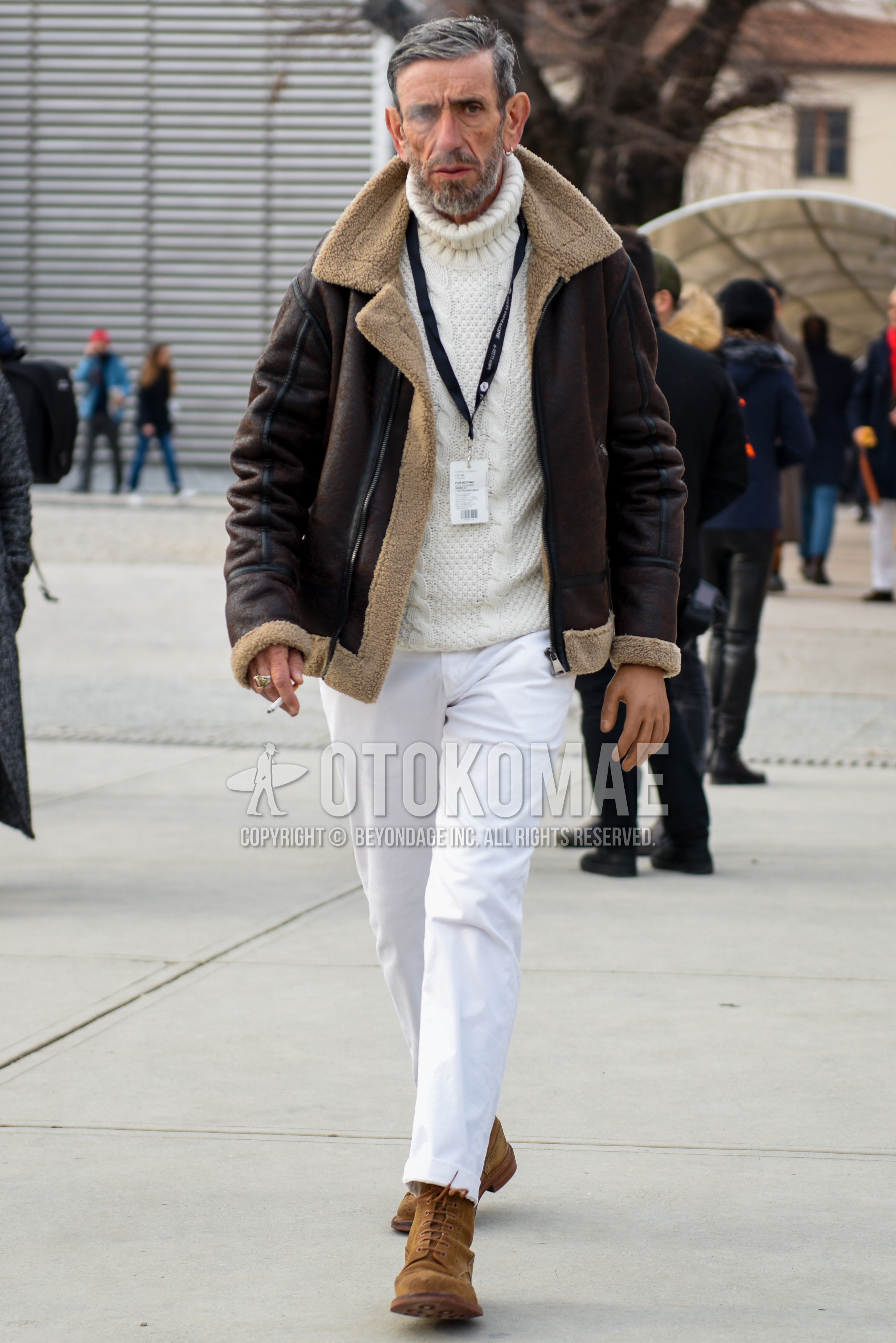 Men's autumn winter outfit with brown plain military jacket, white plain turtleneck knit, white plain chinos, white plain cotton pants, brown work boots.
