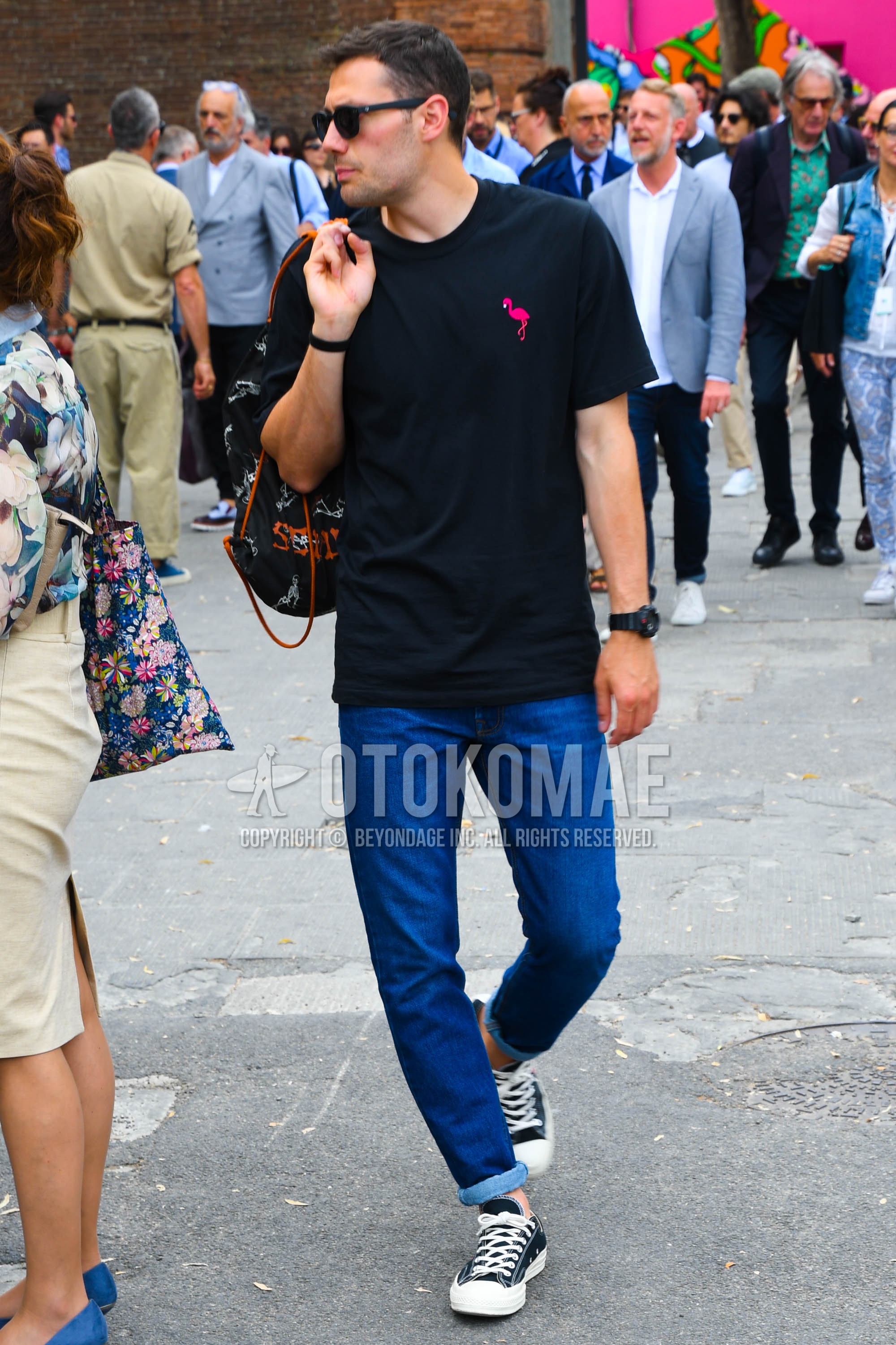 Men's summer outfit with plain sunglasses, black one point t-shirt, blue plain denim/jeans, black low-cut sneakers.