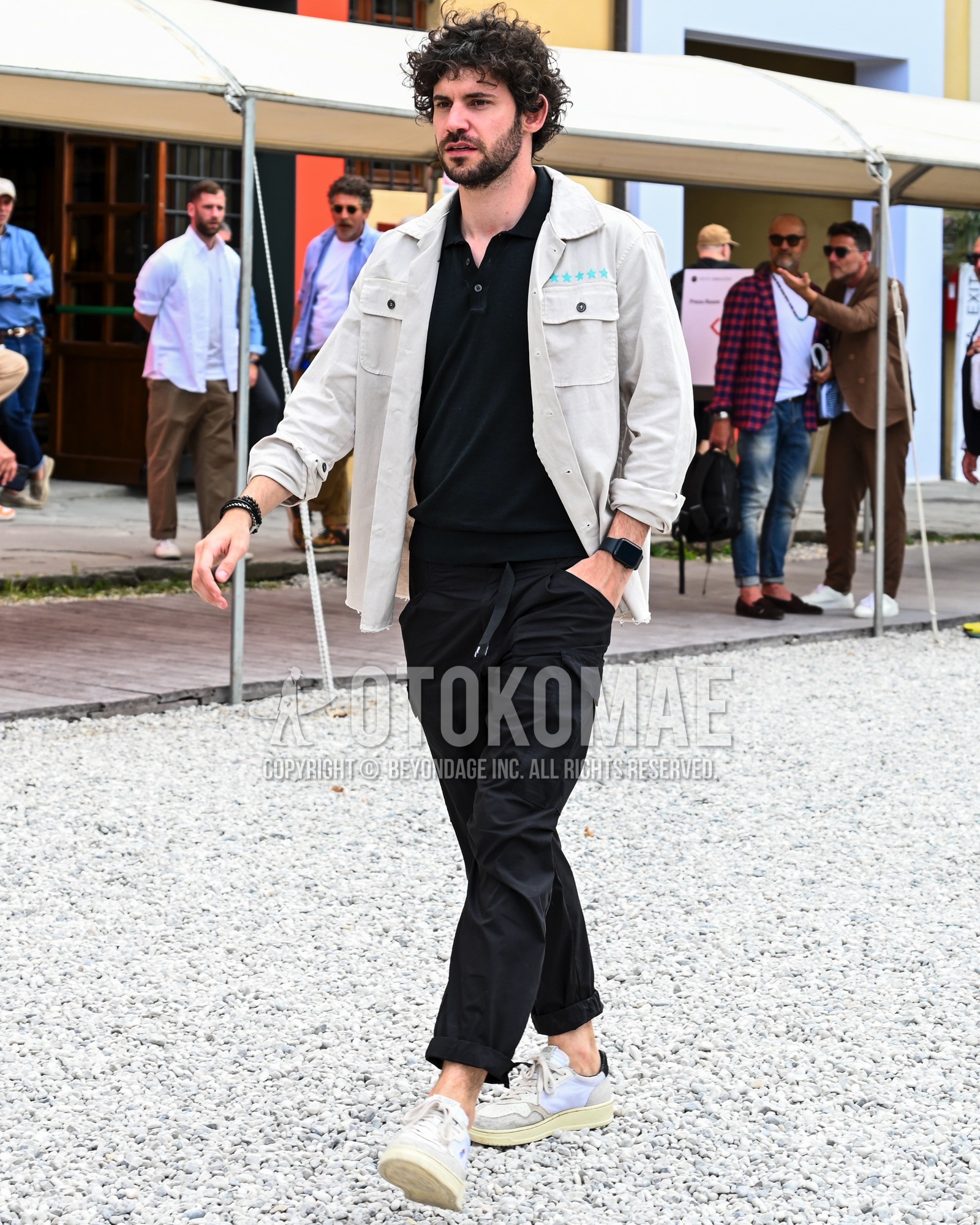 Men's spring summer autumn outfit with white plain coverall, black plain polo shirt, black plain easy pants, white low-cut sneakers.
