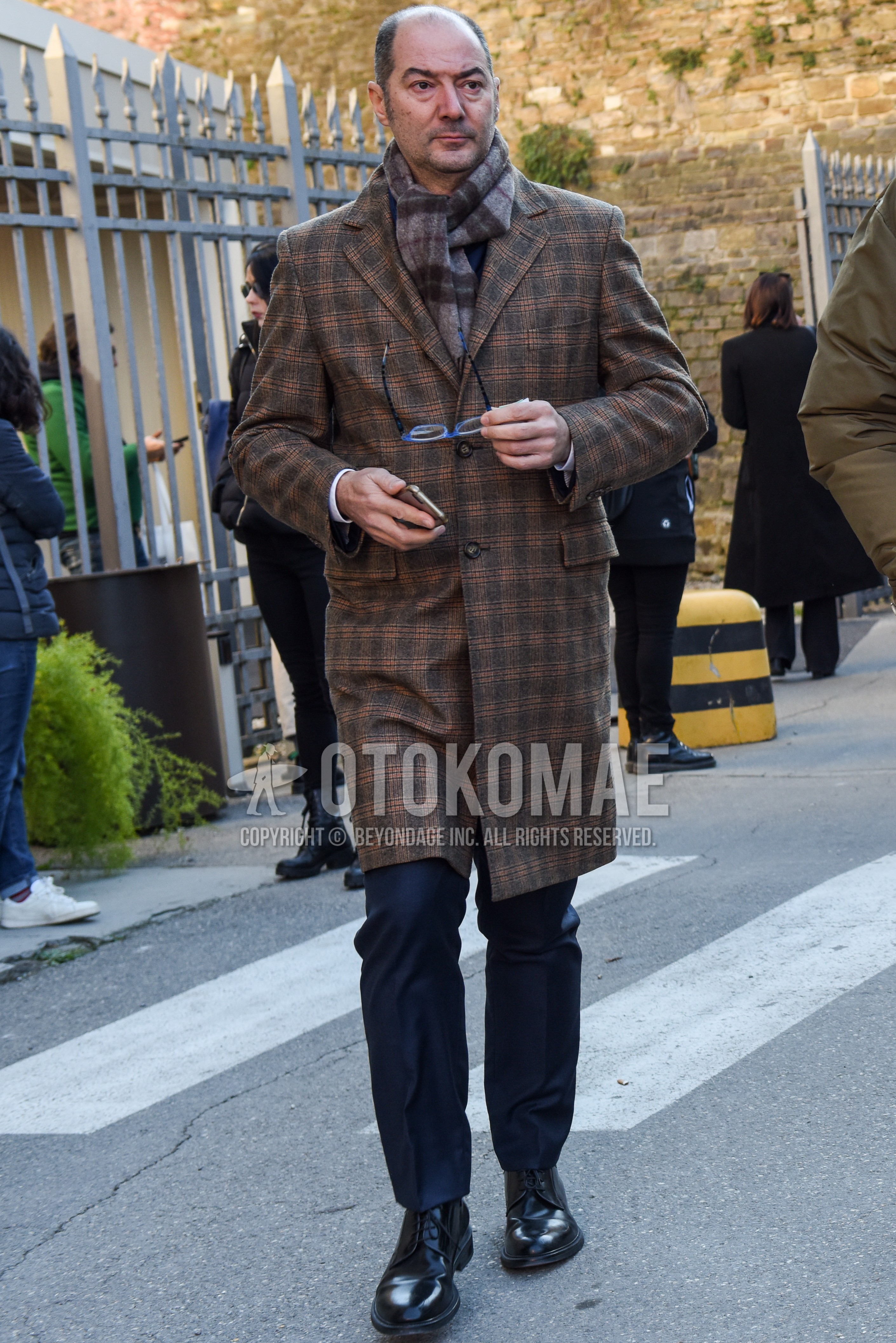 Men's autumn winter outfit with gray check scarf, gray check chester coat, gray plain slacks, black plain toe leather shoes.