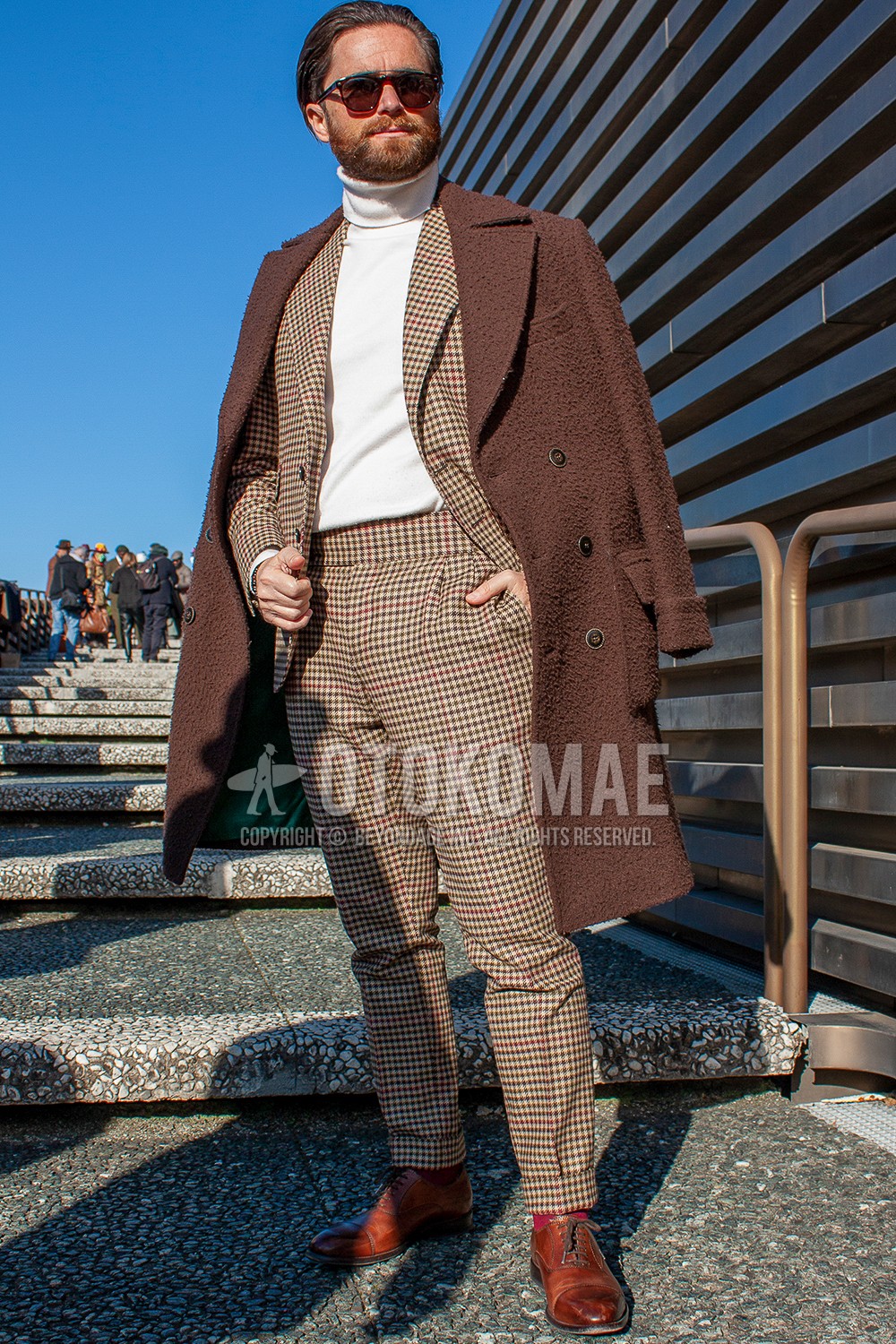 Men's spring winter outfit with black plain sunglasses, brown plain chester coat, white plain turtleneck knit, brown straight-tip shoes leather shoes, brown check suit.