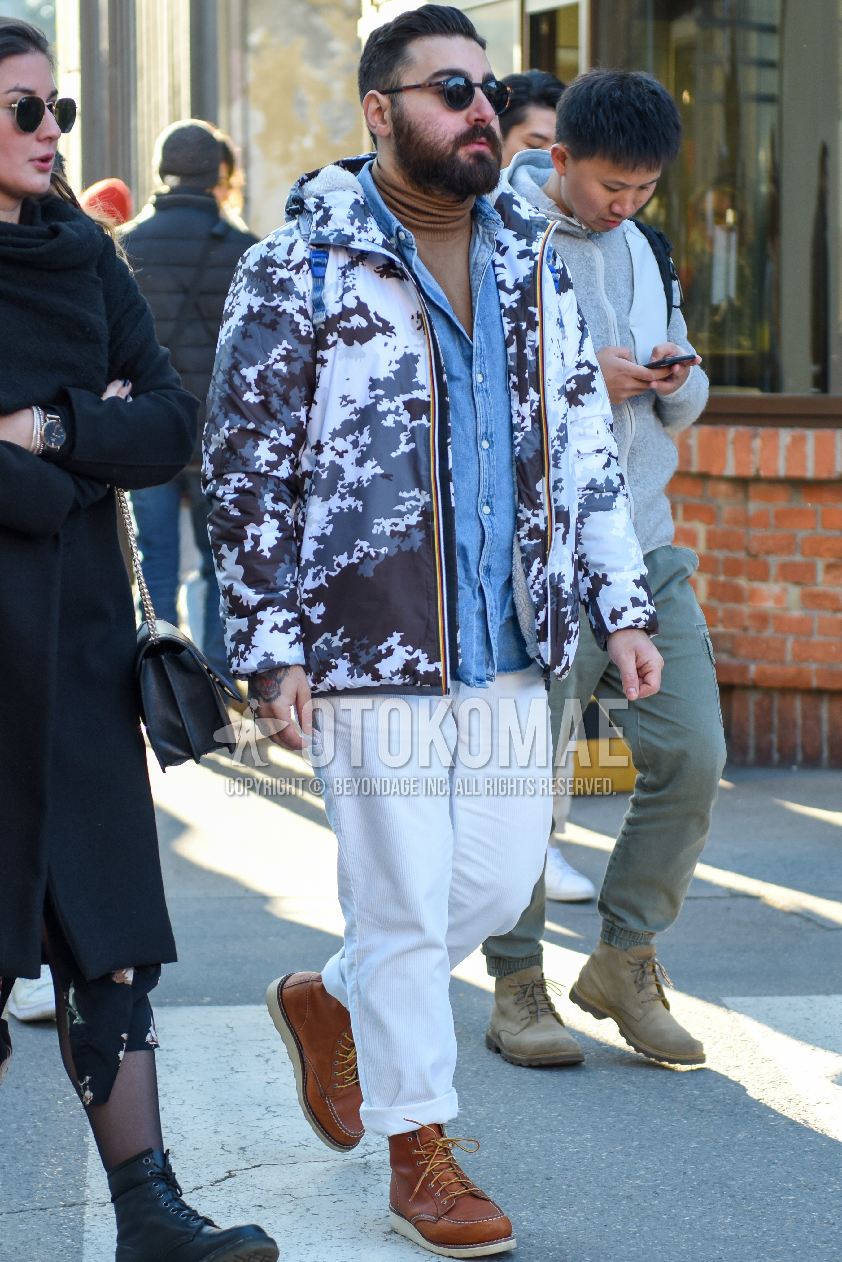 Men's autumn winter outfit with brown tortoiseshell sunglasses, white camouflage hooded coat, blue plain denim shirt/chambray shirt, beige plain turtleneck knit, white plain cotton pants, brown work boots.