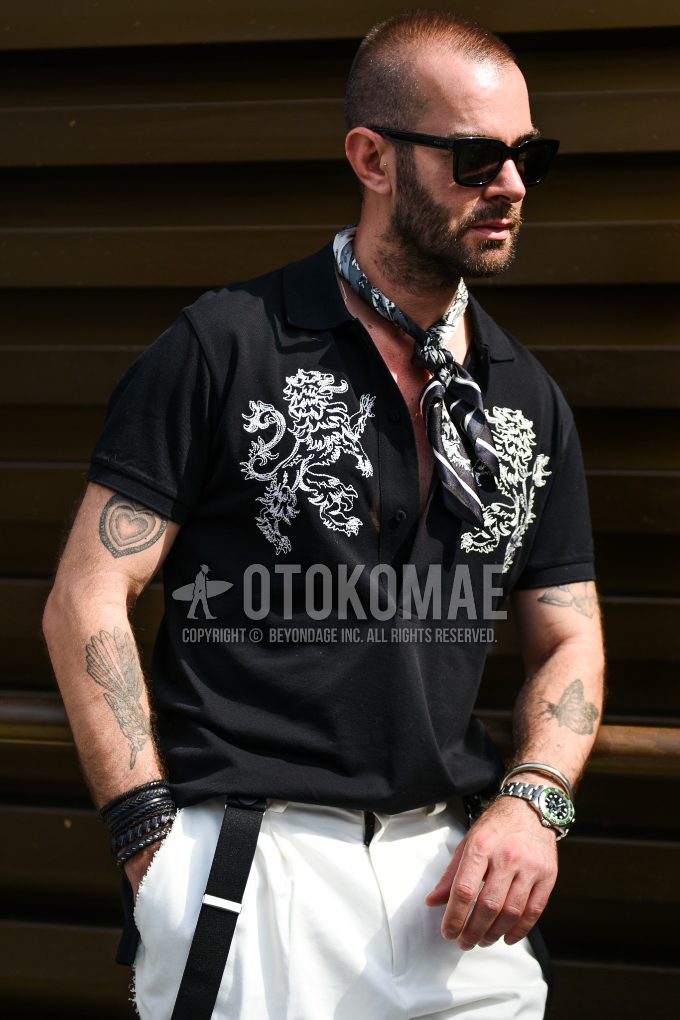 Men's summer outfit with plain sunglasses, black scarf bandana/neckerchief, black plain polo shirt, black plain suspenders, white plain cotton pants.