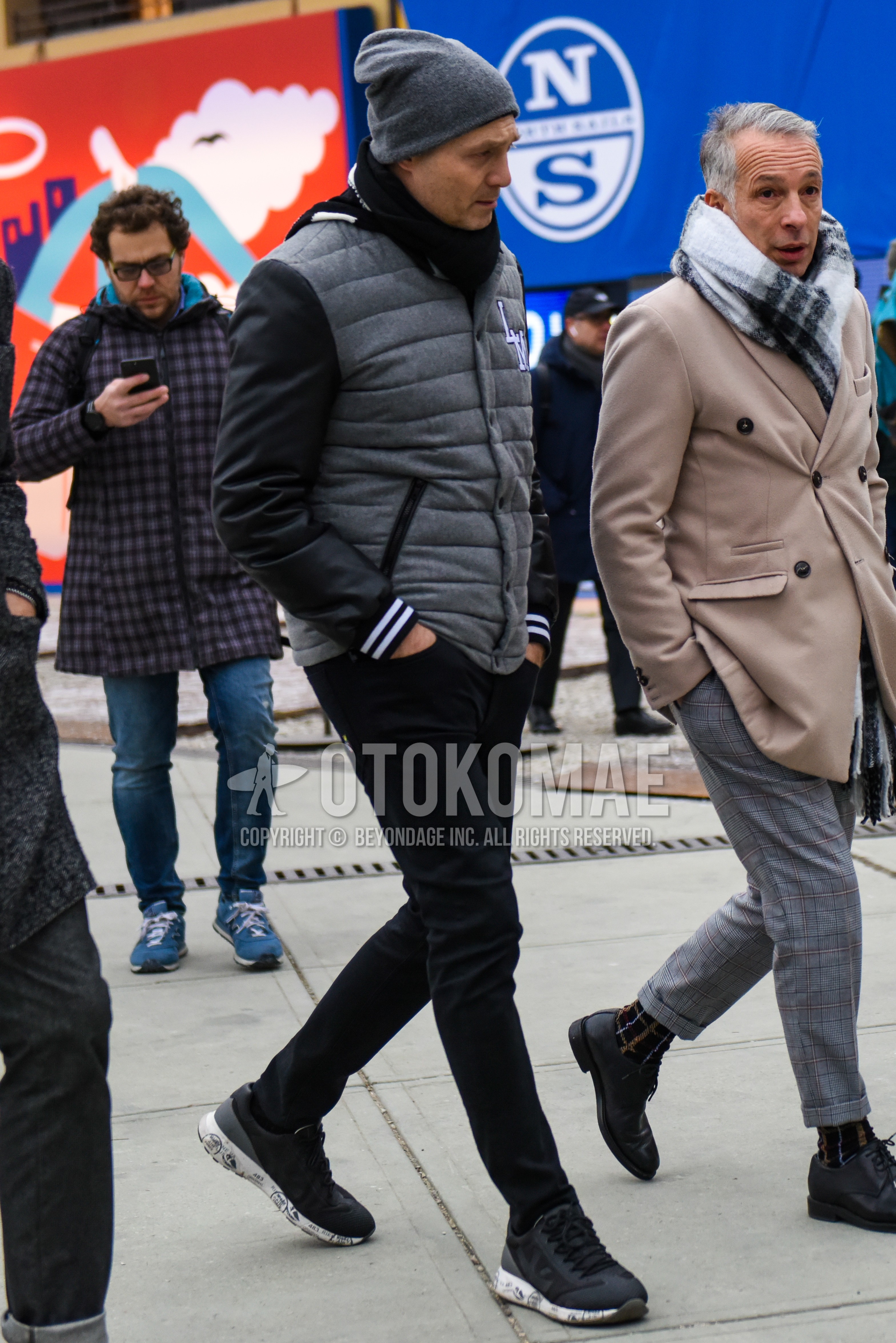 Men's autumn winter outfit with gray plain knit cap, black plain scarf, gray leopard stadium jacket, black plain skinny pants, black low-cut sneakers.