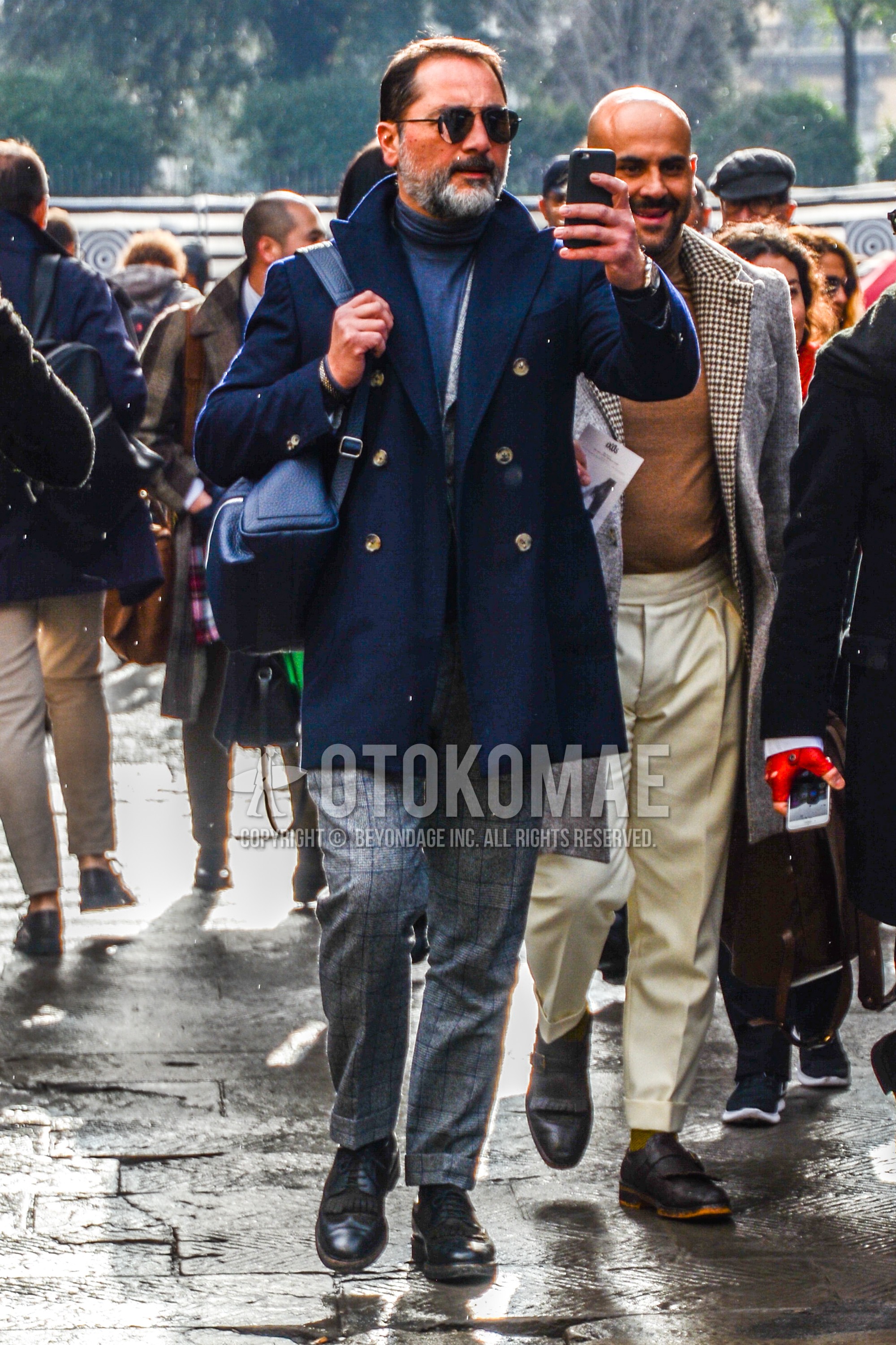 Men's autumn winter outfit with plain sunglasses, navy plain chester coat, gray plain turtleneck knit, black plain toe leather shoes, navy plain shoulder bag, gray check suit.